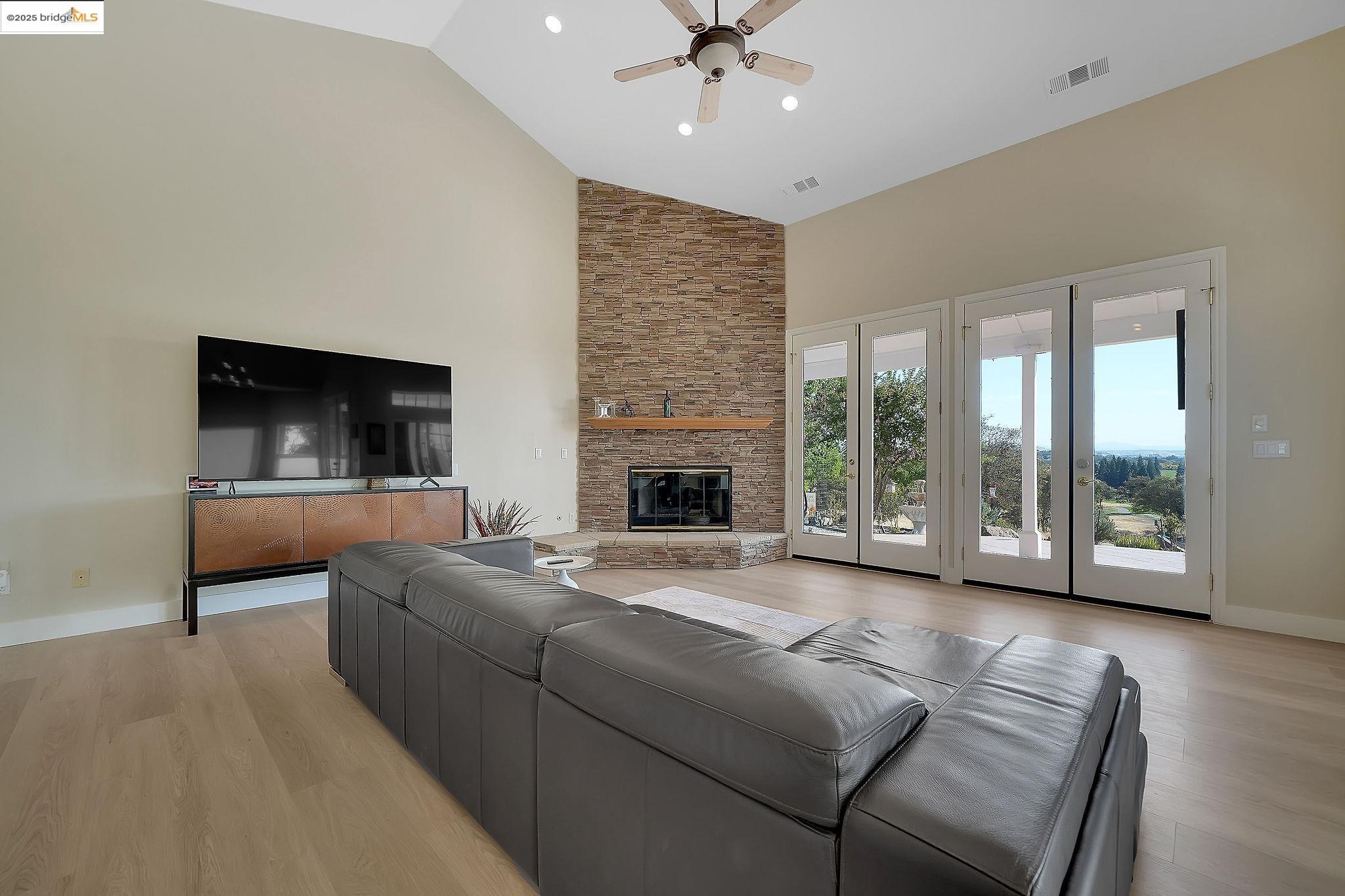 Detail Gallery Image 15 of 60 For 2335 Oak Creek, Copperopolis,  CA 95228 - 3 Beds | 2 Baths