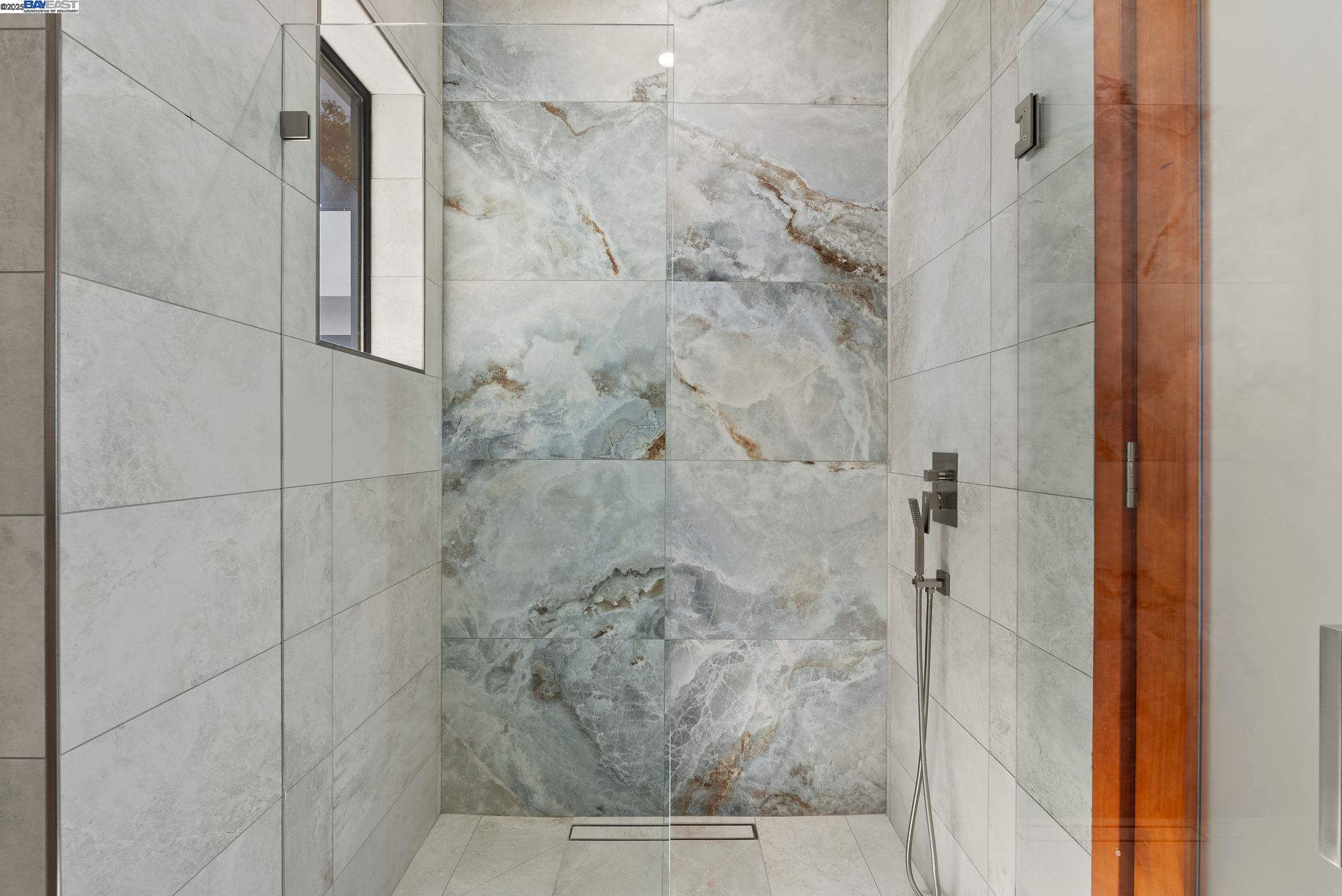 Detail Gallery Image 11 of 60 For 923 Shauna, Palo Alto,  CA 94306 - 6 Beds | 5/1 Baths