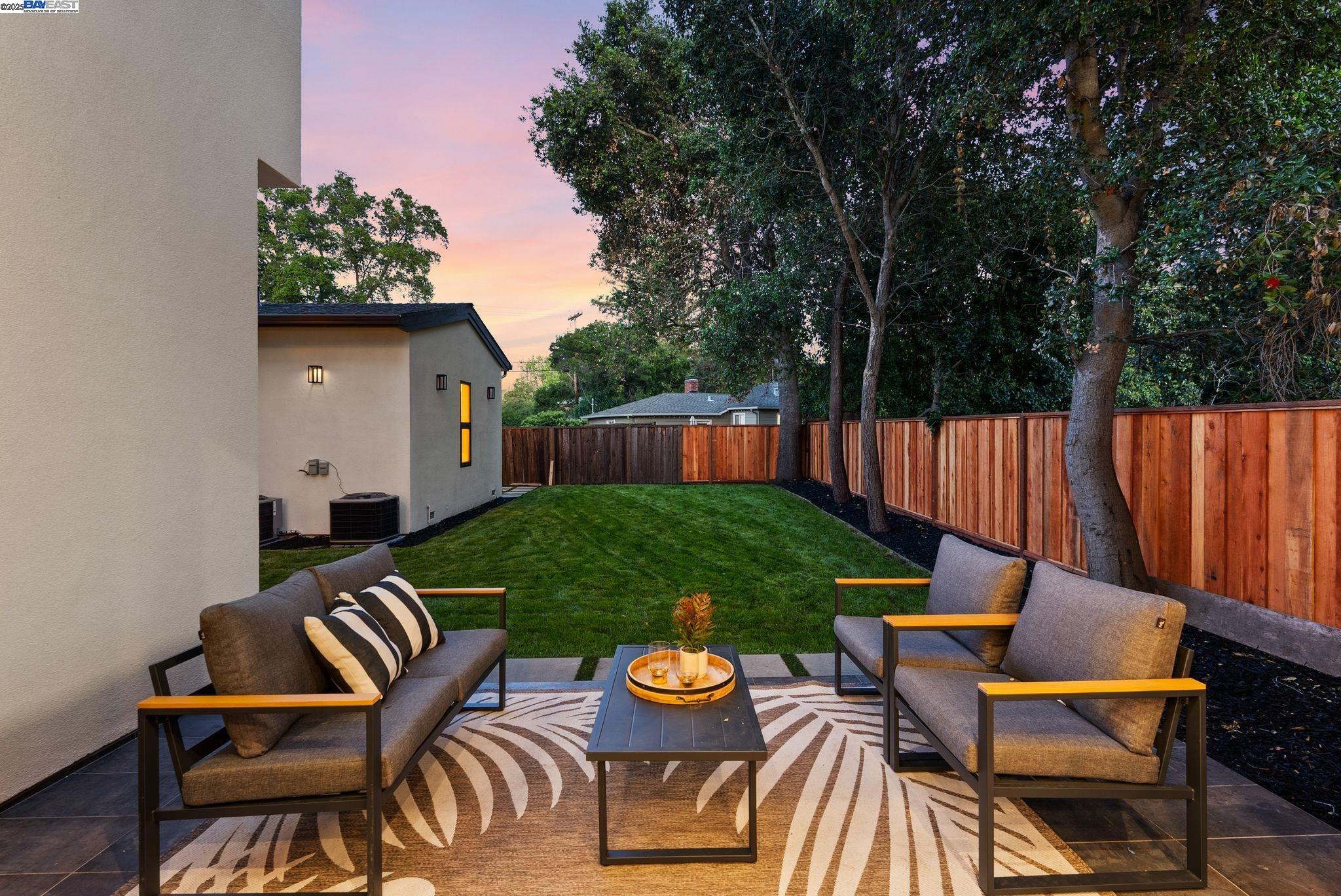 Detail Gallery Image 13 of 60 For 923 Shauna, Palo Alto,  CA 94306 - 6 Beds | 5/1 Baths