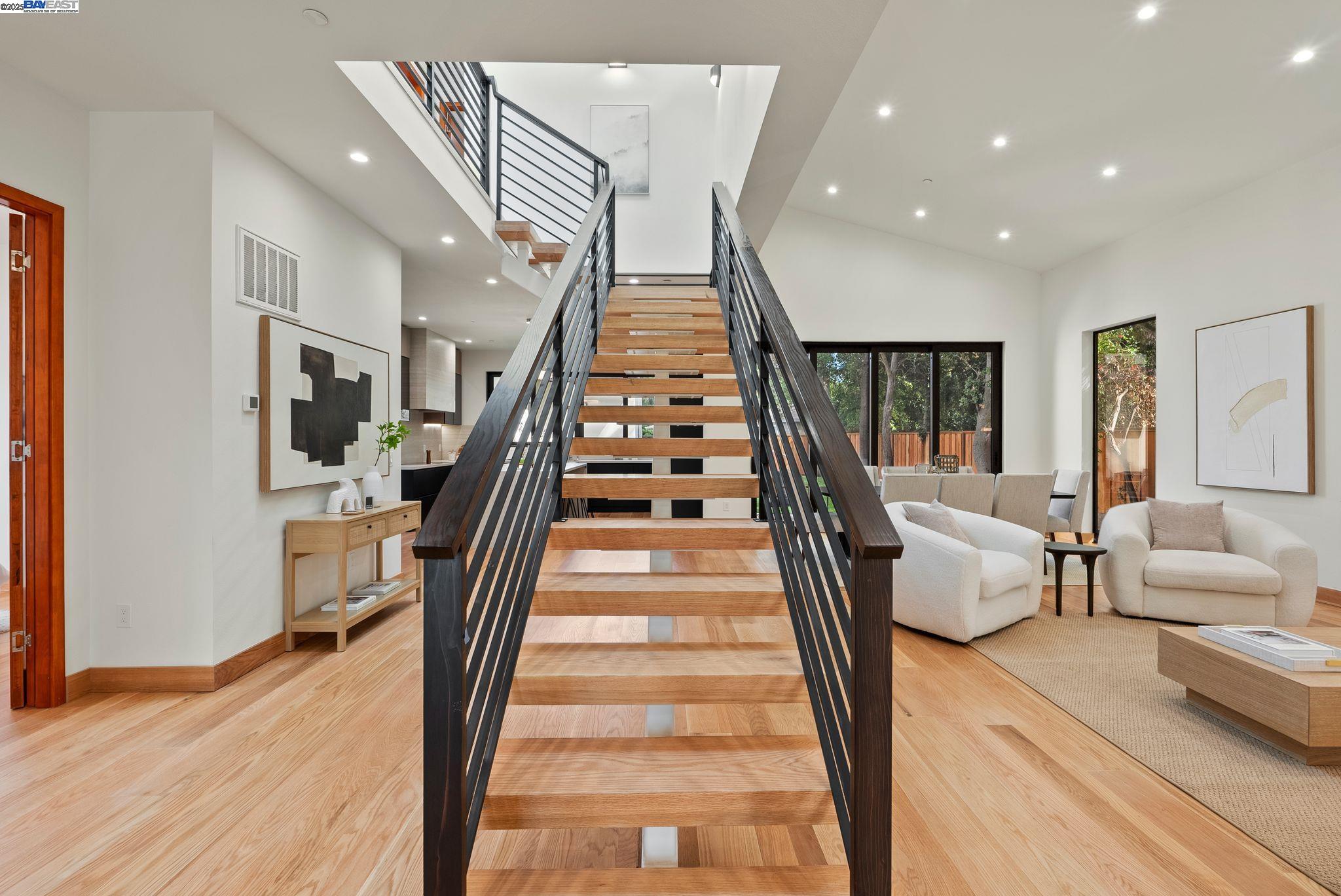 Detail Gallery Image 17 of 60 For 923 Shauna, Palo Alto,  CA 94306 - 6 Beds | 5/1 Baths