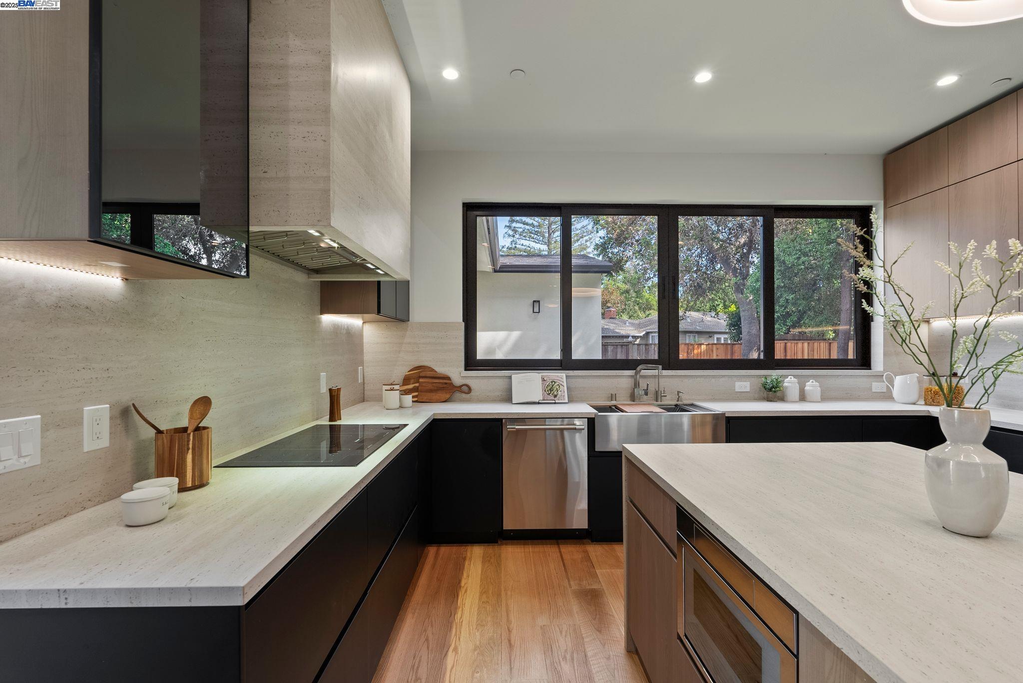 Detail Gallery Image 19 of 60 For 923 Shauna, Palo Alto,  CA 94306 - 6 Beds | 5/1 Baths