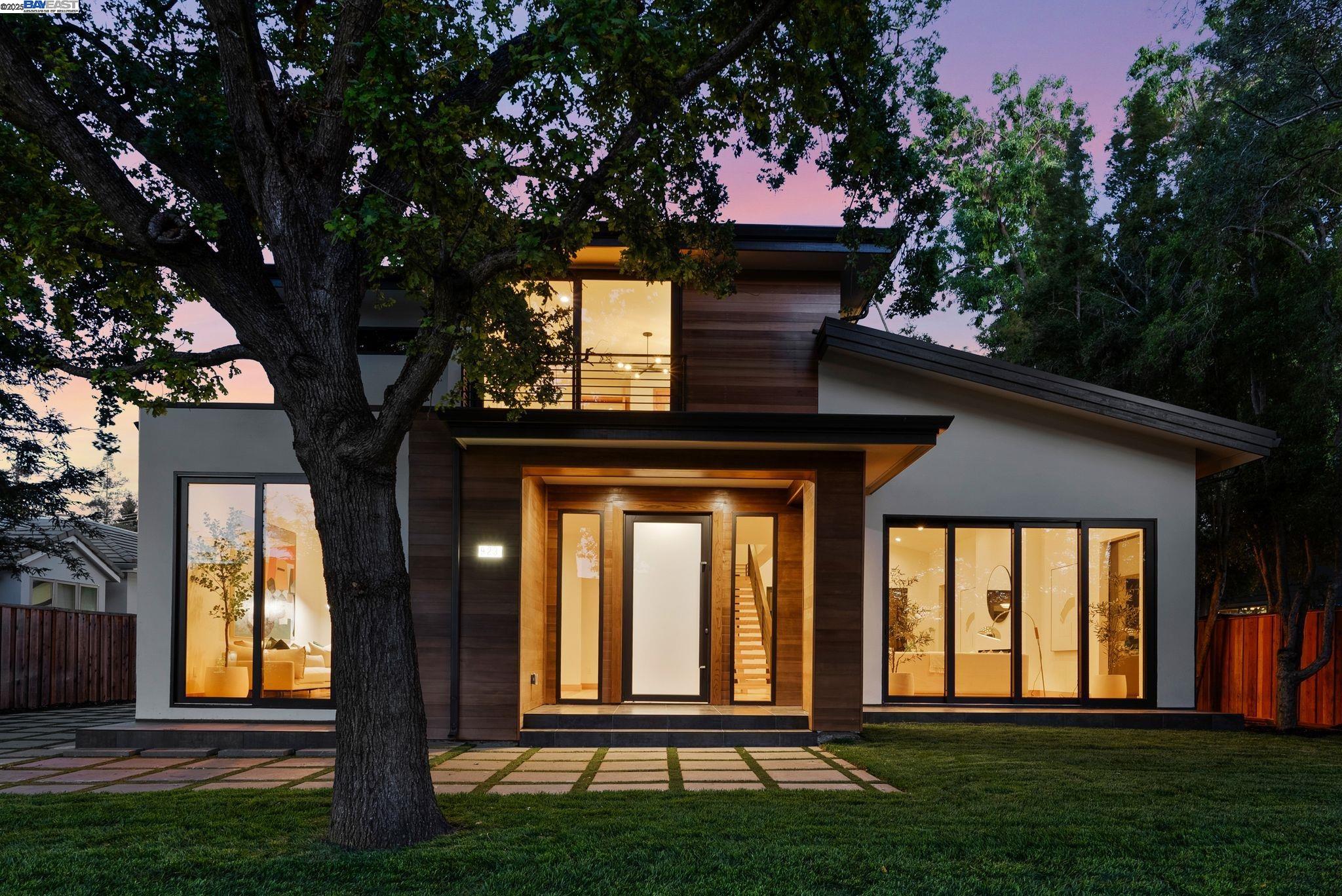 Detail Gallery Image 3 of 60 For 923 Shauna, Palo Alto,  CA 94306 - 6 Beds | 5/1 Baths
