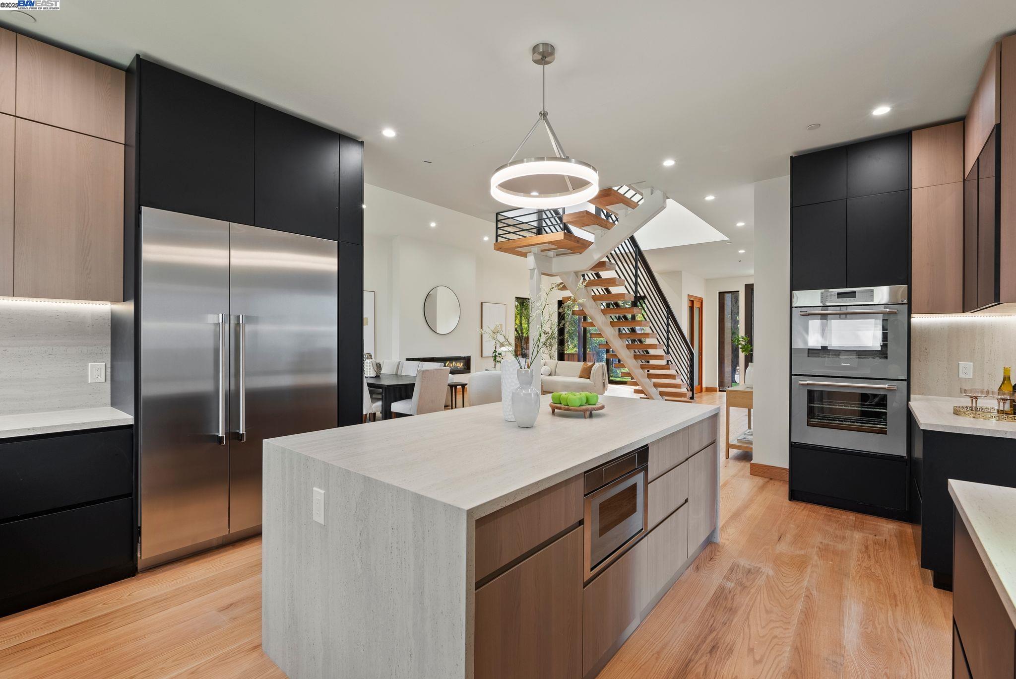 Detail Gallery Image 21 of 60 For 923 Shauna, Palo Alto,  CA 94306 - 6 Beds | 5/1 Baths