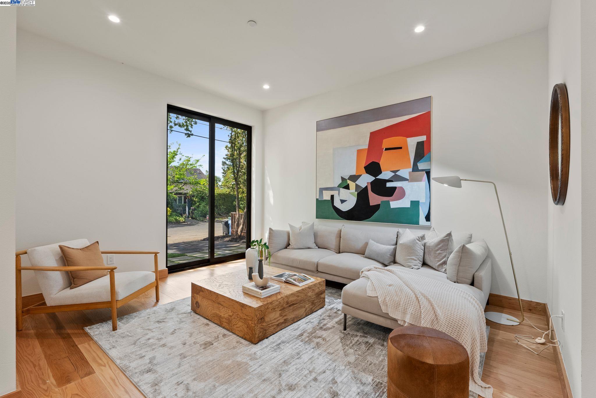 Detail Gallery Image 23 of 60 For 923 Shauna, Palo Alto,  CA 94306 - 6 Beds | 5/1 Baths