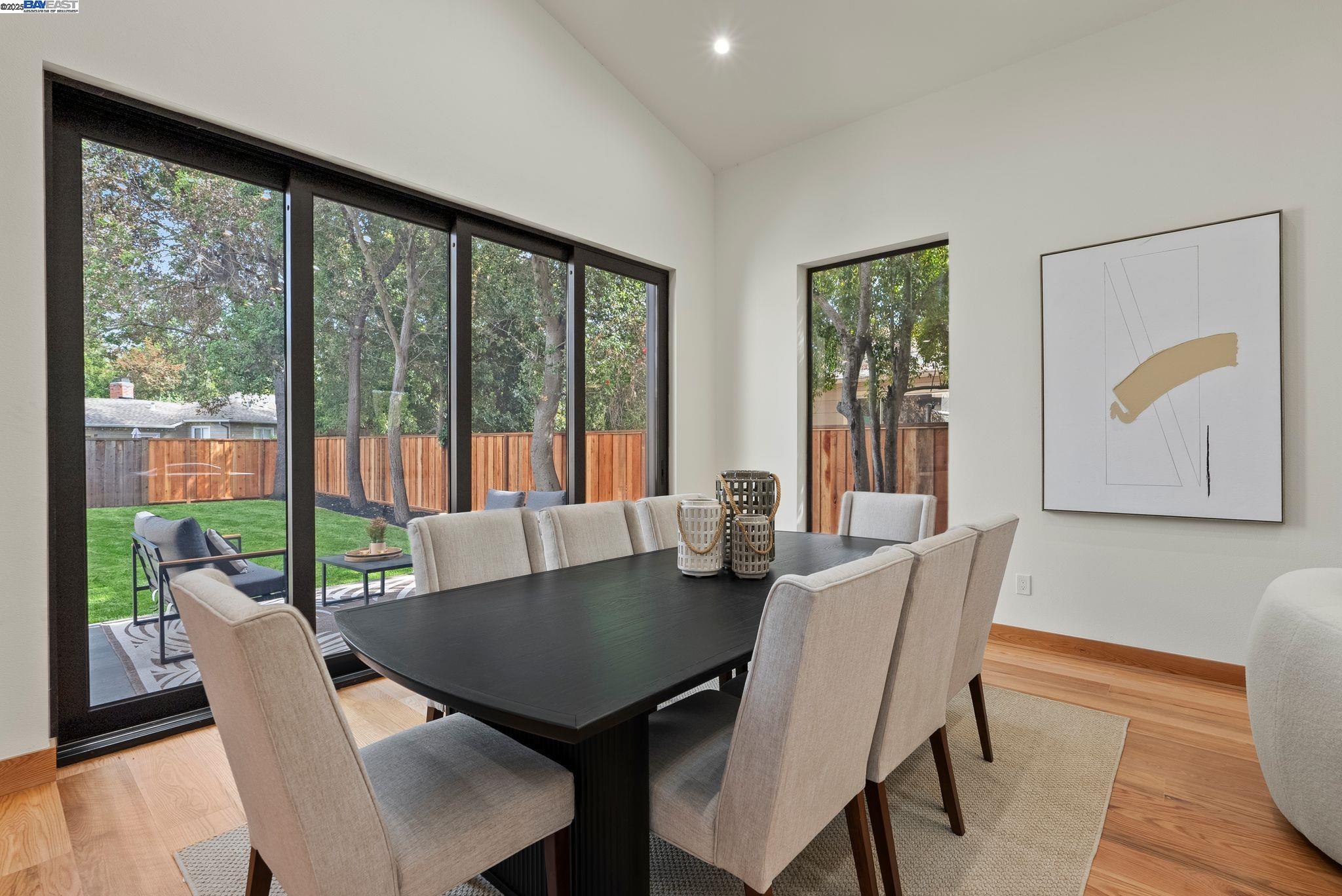 Detail Gallery Image 24 of 60 For 923 Shauna, Palo Alto,  CA 94306 - 6 Beds | 5/1 Baths