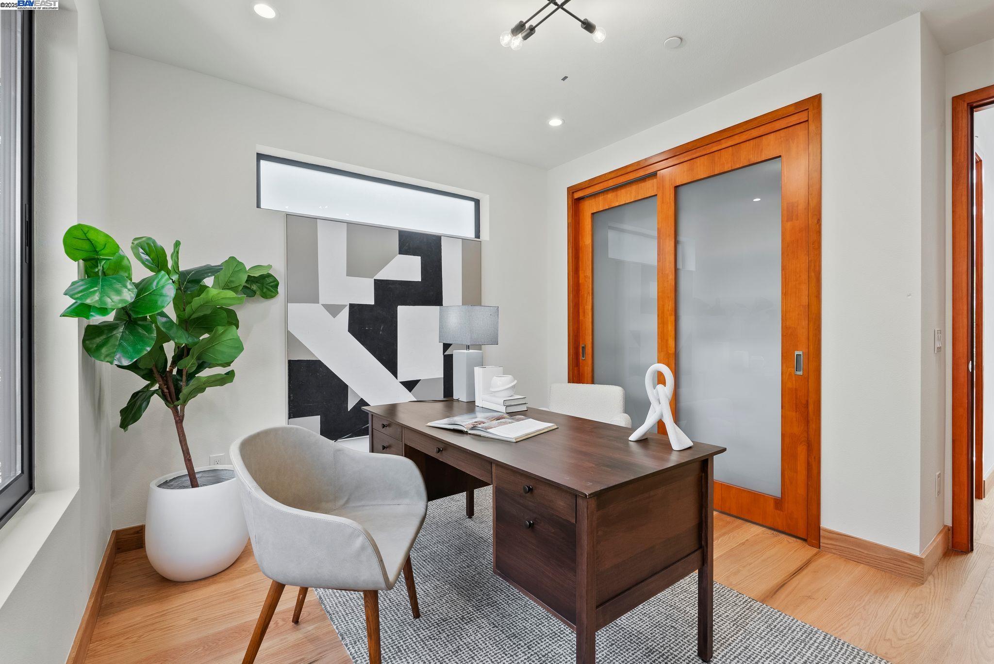 Detail Gallery Image 28 of 60 For 923 Shauna, Palo Alto,  CA 94306 - 6 Beds | 5/1 Baths