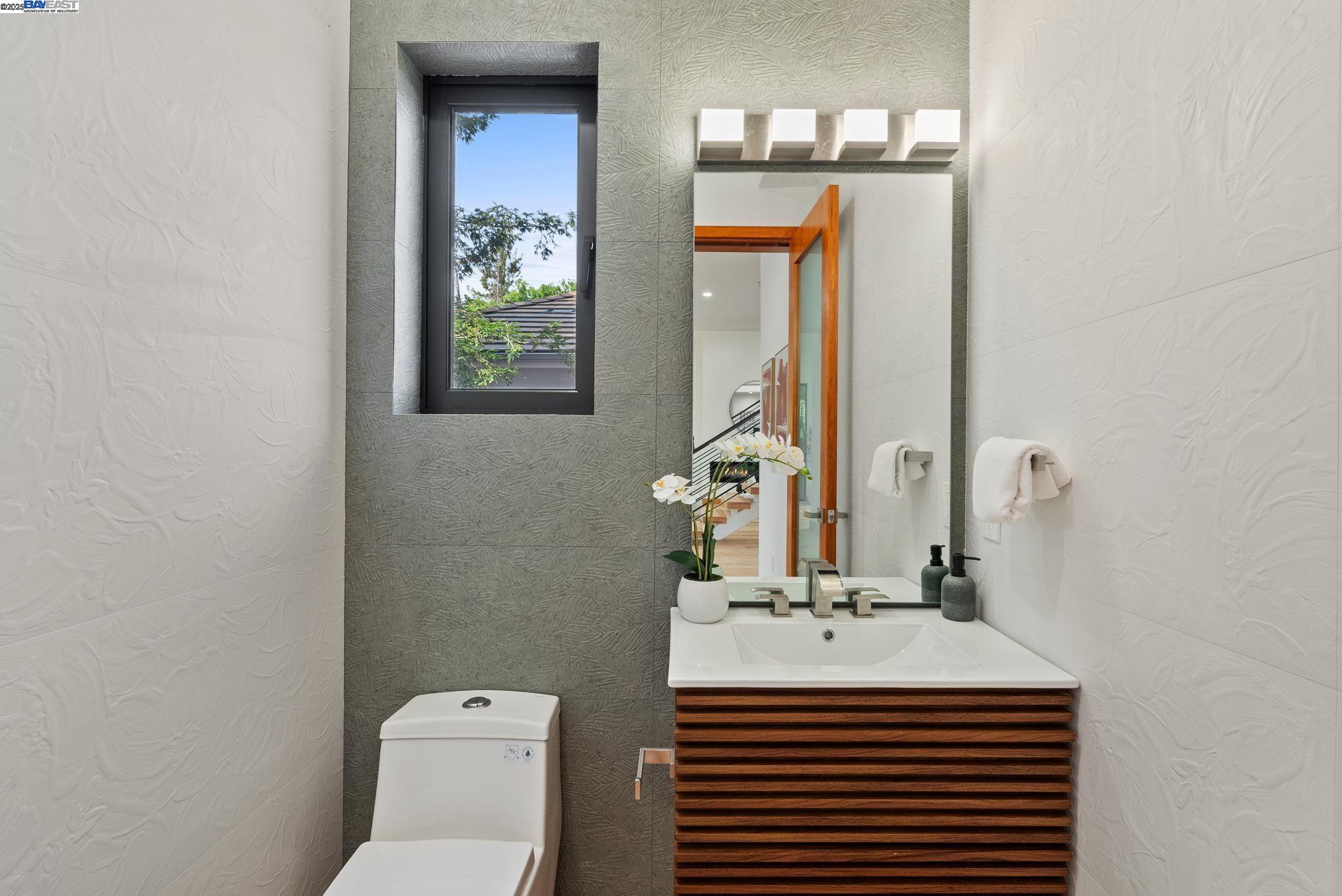 Detail Gallery Image 29 of 60 For 923 Shauna, Palo Alto,  CA 94306 - 6 Beds | 5/1 Baths