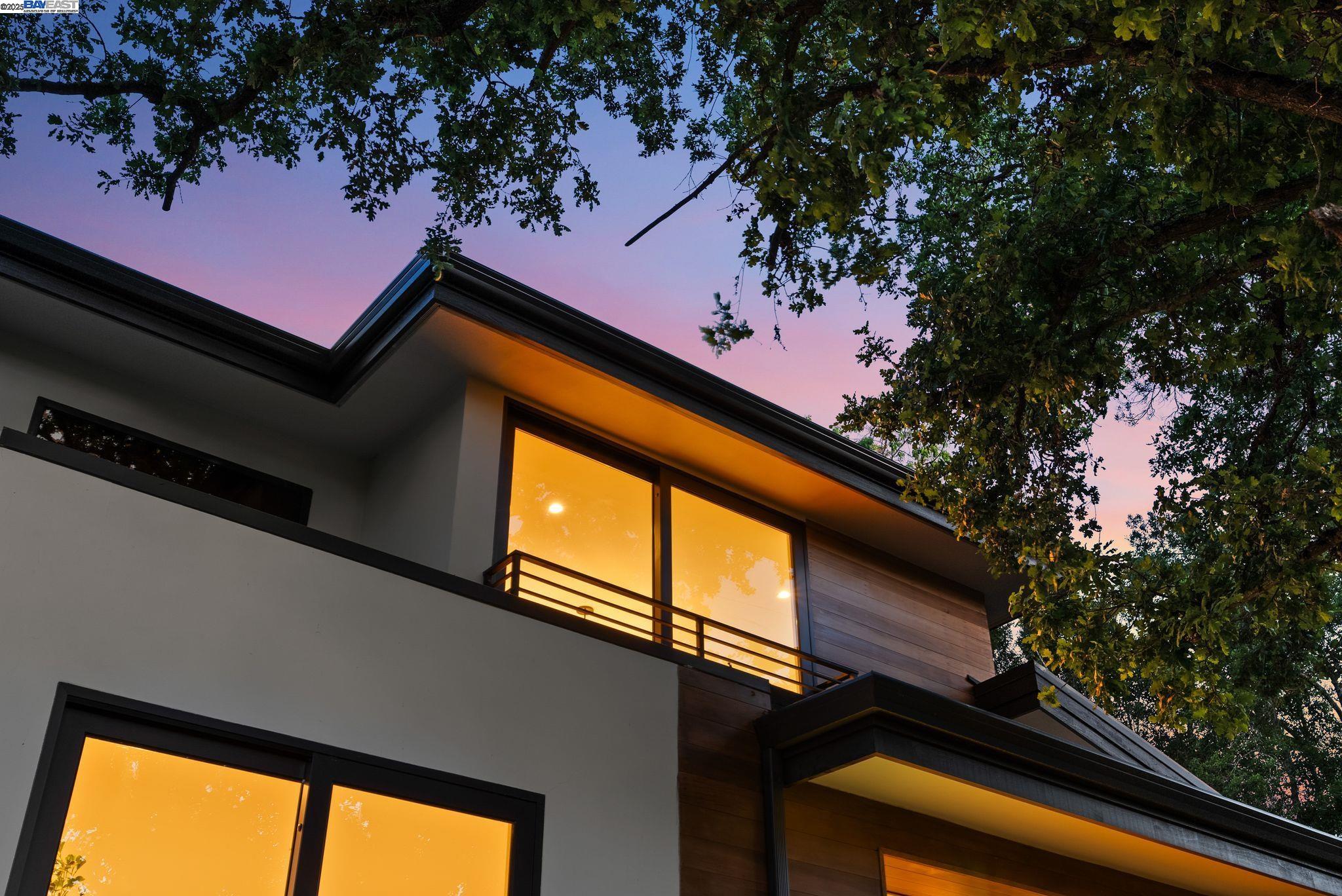 Detail Gallery Image 4 of 60 For 923 Shauna, Palo Alto,  CA 94306 - 6 Beds | 5/1 Baths