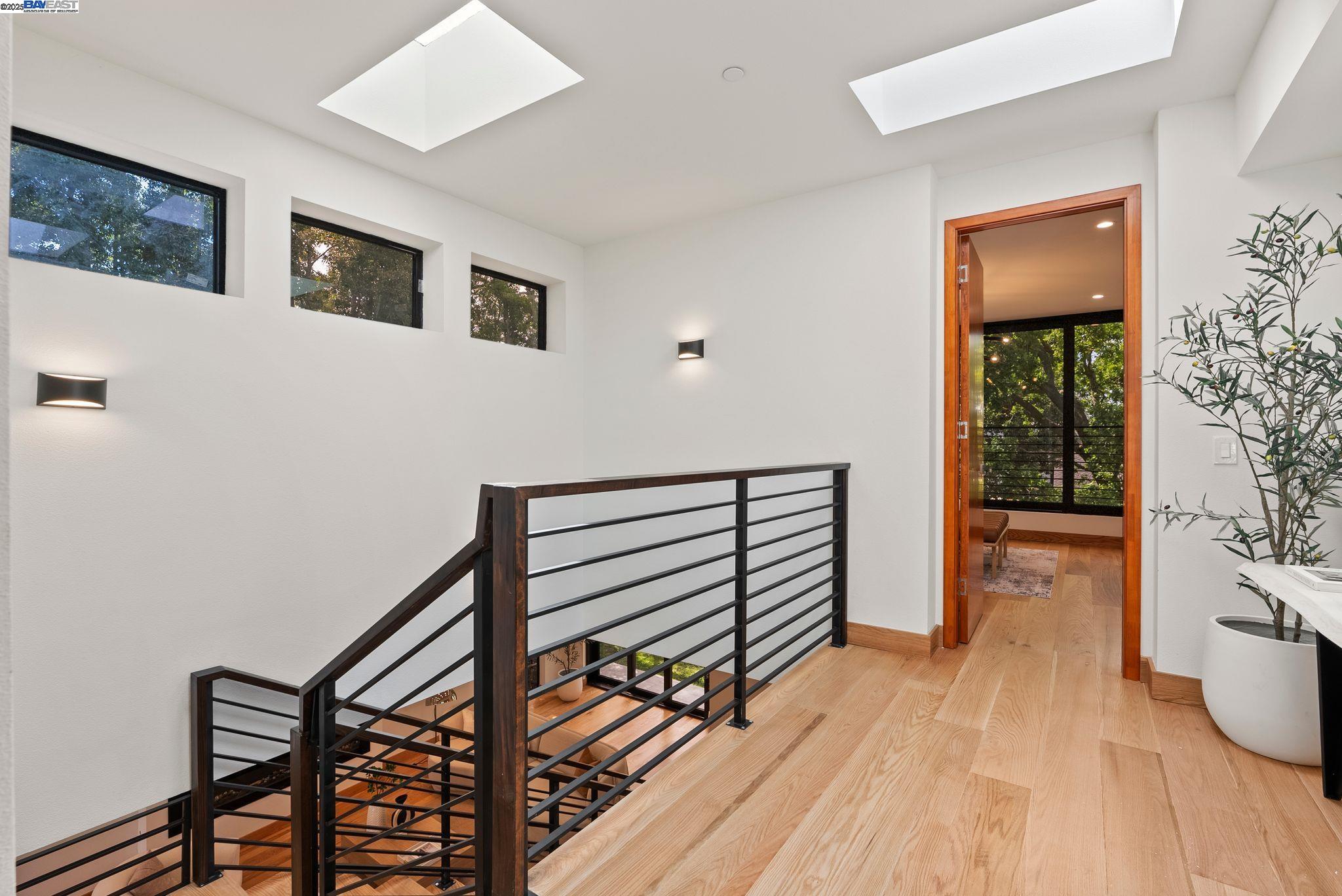 Detail Gallery Image 31 of 60 For 923 Shauna, Palo Alto,  CA 94306 - 6 Beds | 5/1 Baths