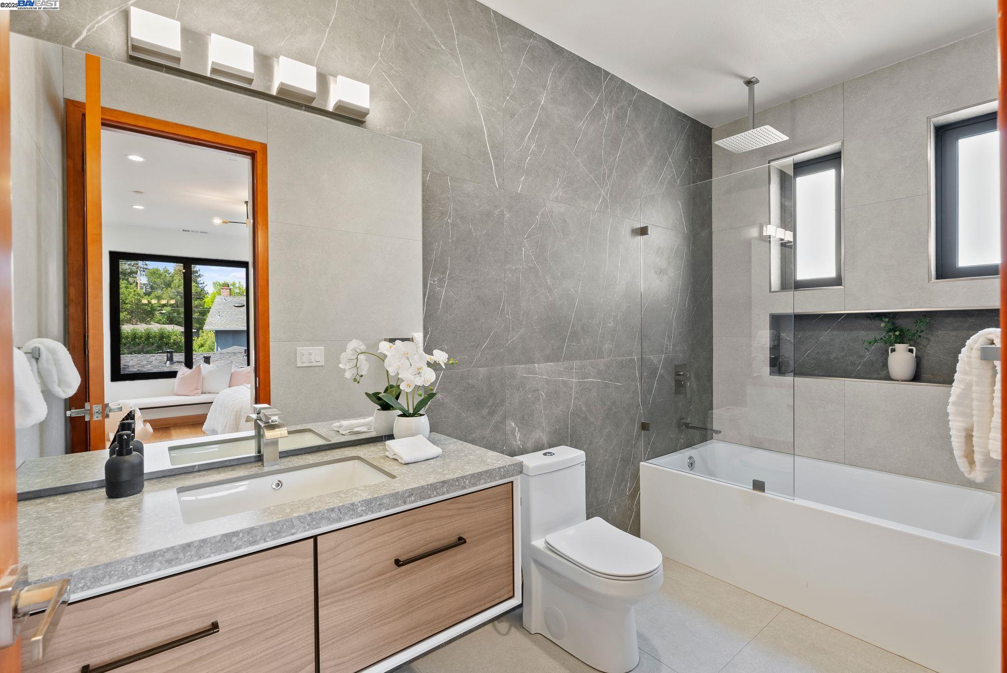 Detail Gallery Image 35 of 60 For 923 Shauna, Palo Alto,  CA 94306 - 6 Beds | 5/1 Baths