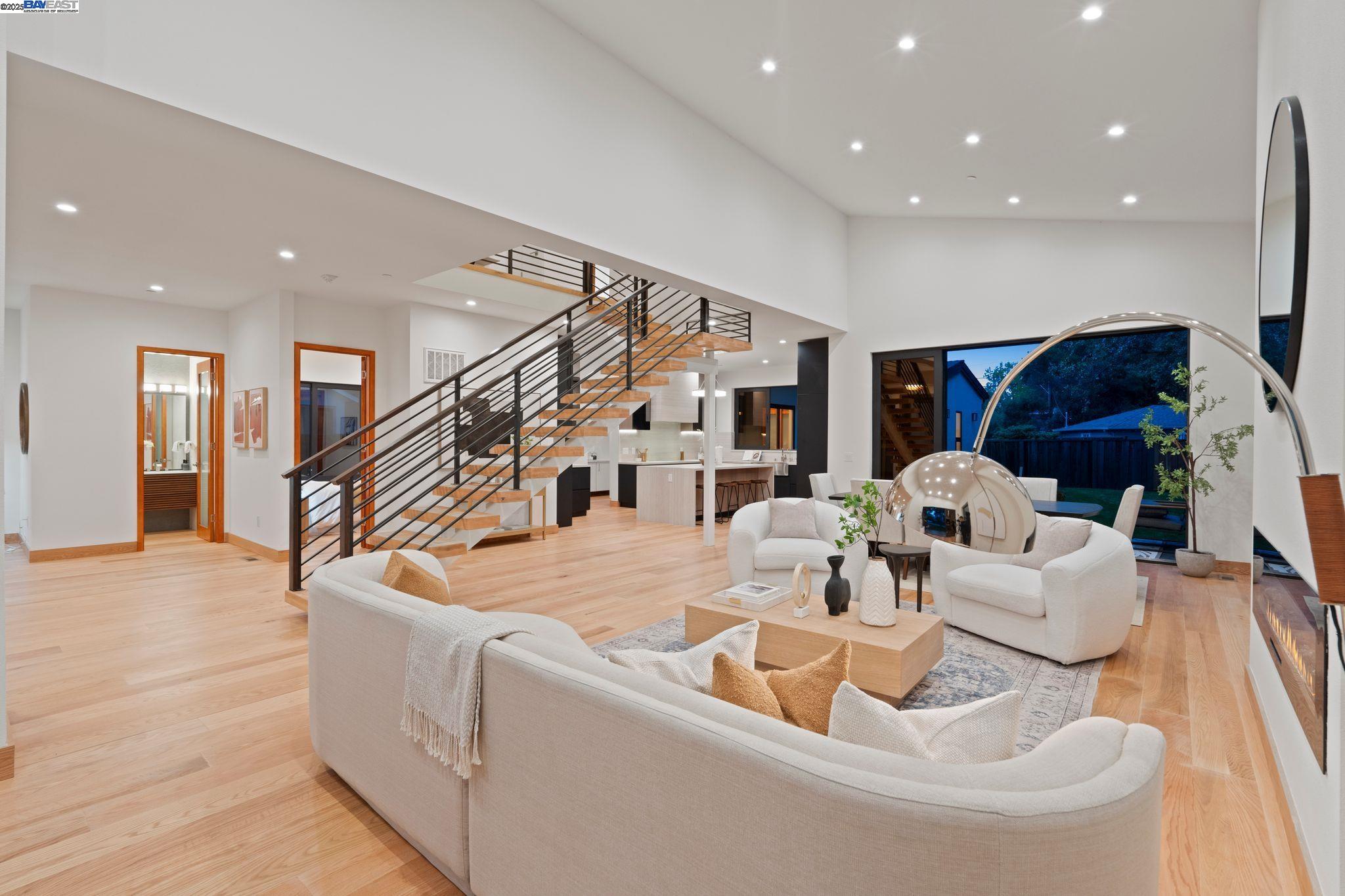 Detail Gallery Image 40 of 60 For 923 Shauna, Palo Alto,  CA 94306 - 6 Beds | 5/1 Baths