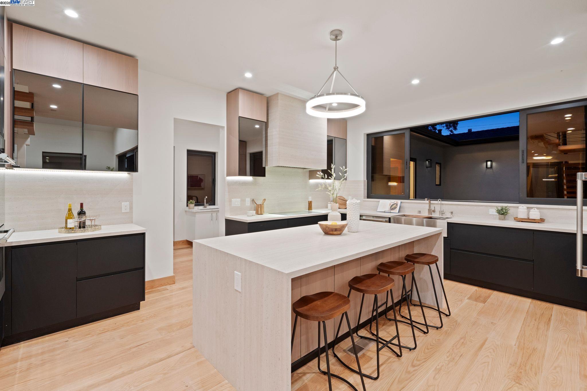 Detail Gallery Image 43 of 60 For 923 Shauna, Palo Alto,  CA 94306 - 6 Beds | 5/1 Baths