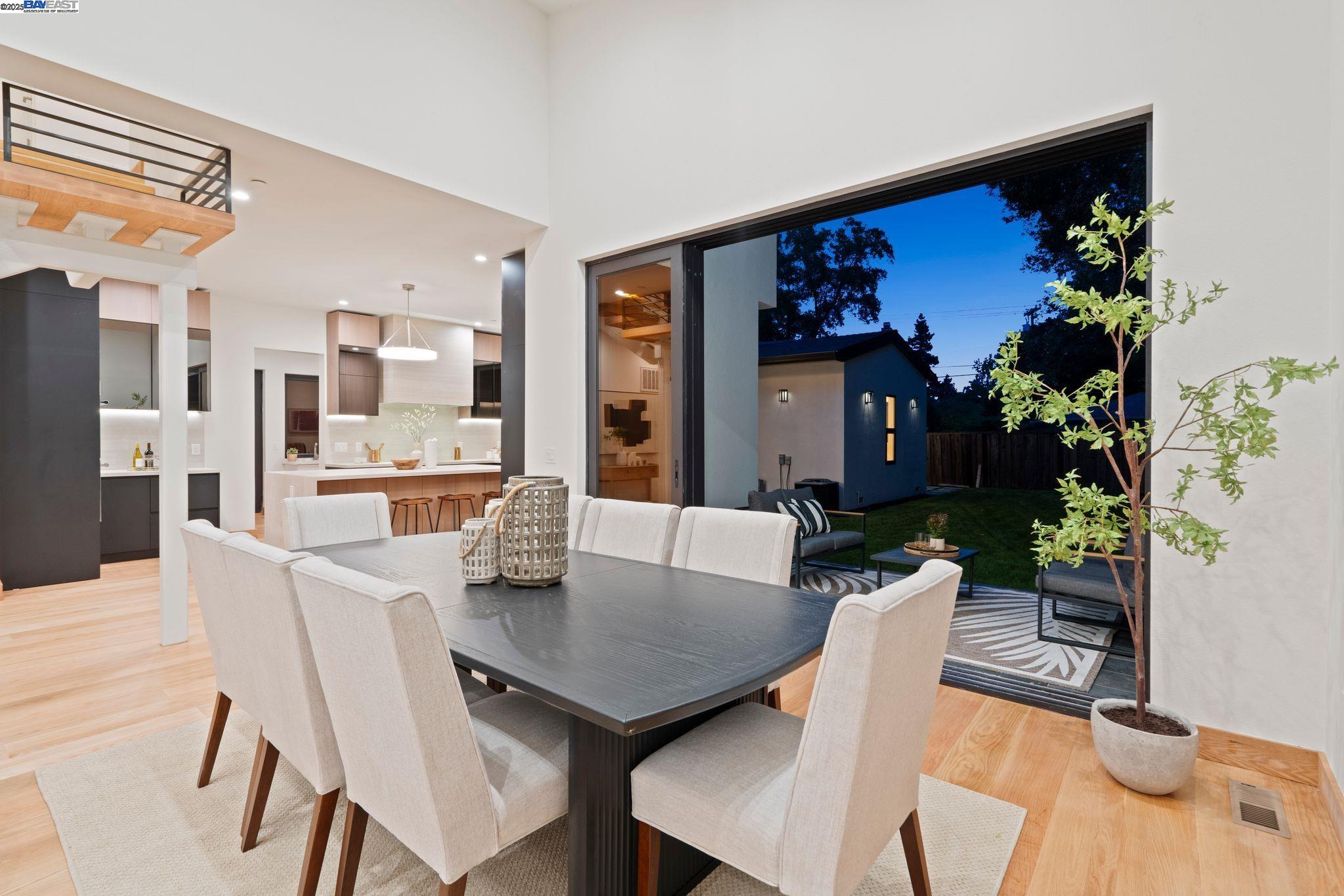 Detail Gallery Image 45 of 60 For 923 Shauna, Palo Alto,  CA 94306 - 6 Beds | 5/1 Baths