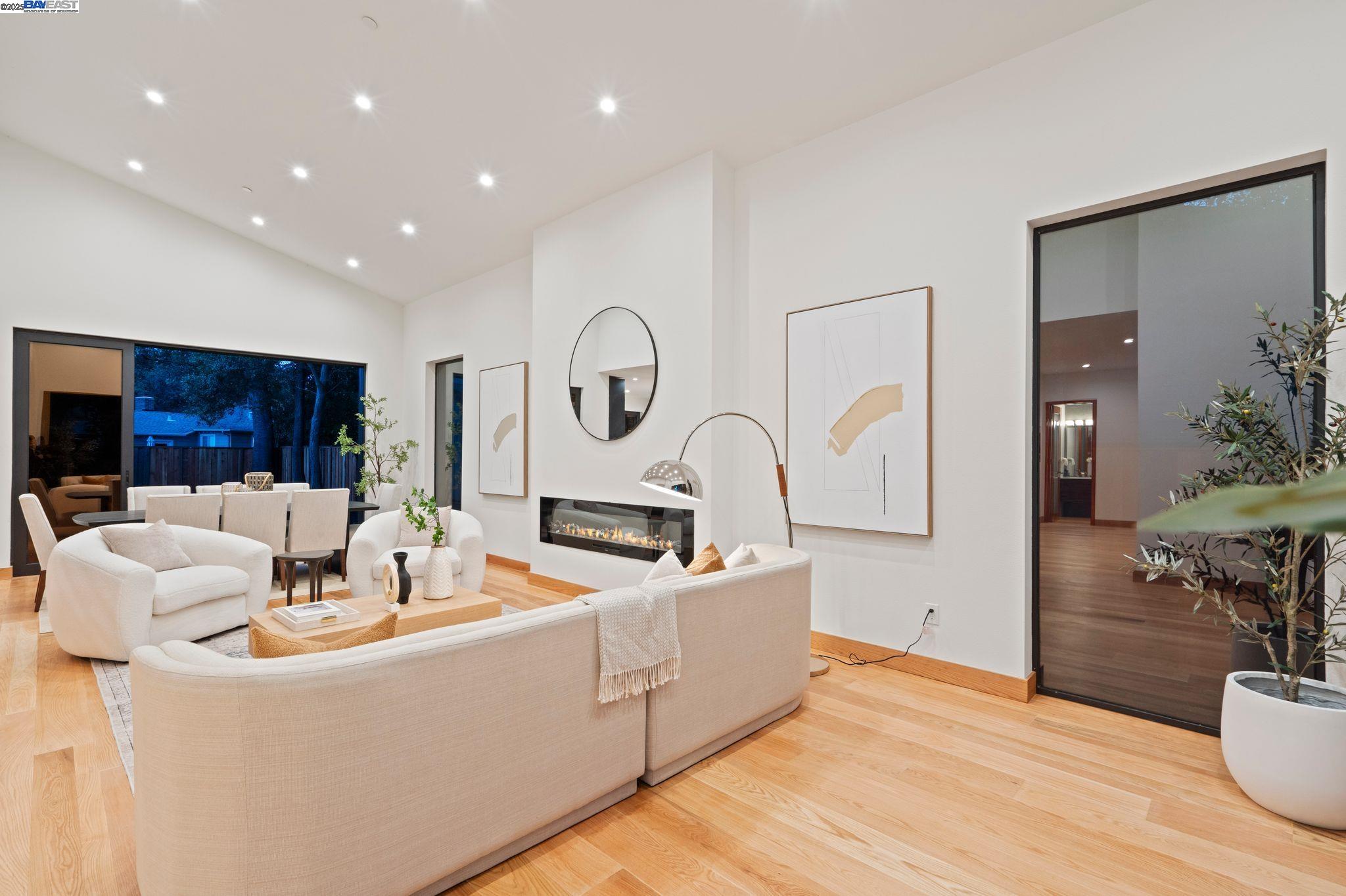 Detail Gallery Image 46 of 60 For 923 Shauna, Palo Alto,  CA 94306 - 6 Beds | 5/1 Baths