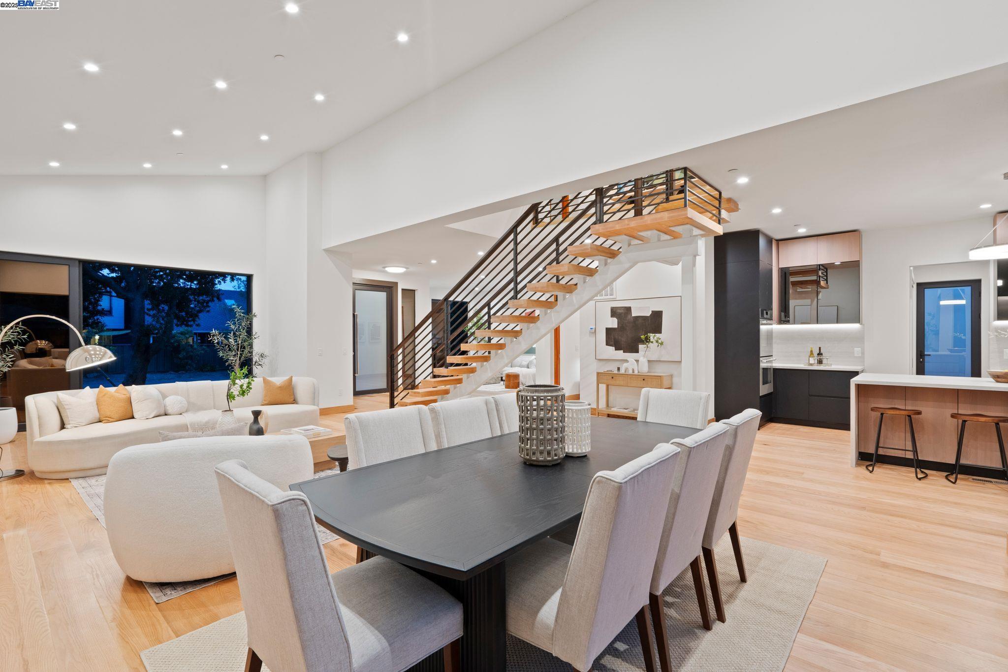Detail Gallery Image 47 of 60 For 923 Shauna, Palo Alto,  CA 94306 - 6 Beds | 5/1 Baths