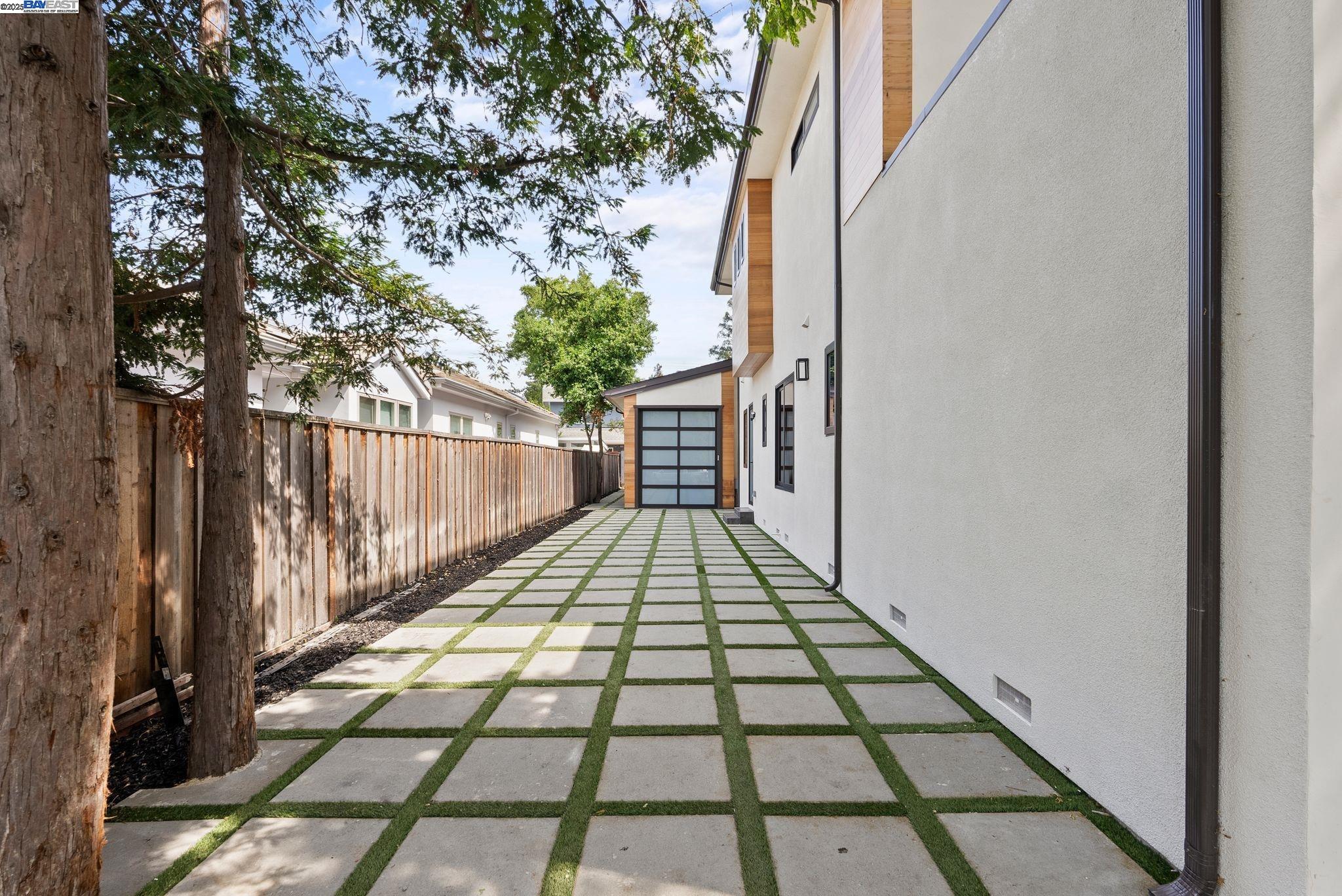 Detail Gallery Image 49 of 60 For 923 Shauna, Palo Alto,  CA 94306 - 6 Beds | 5/1 Baths