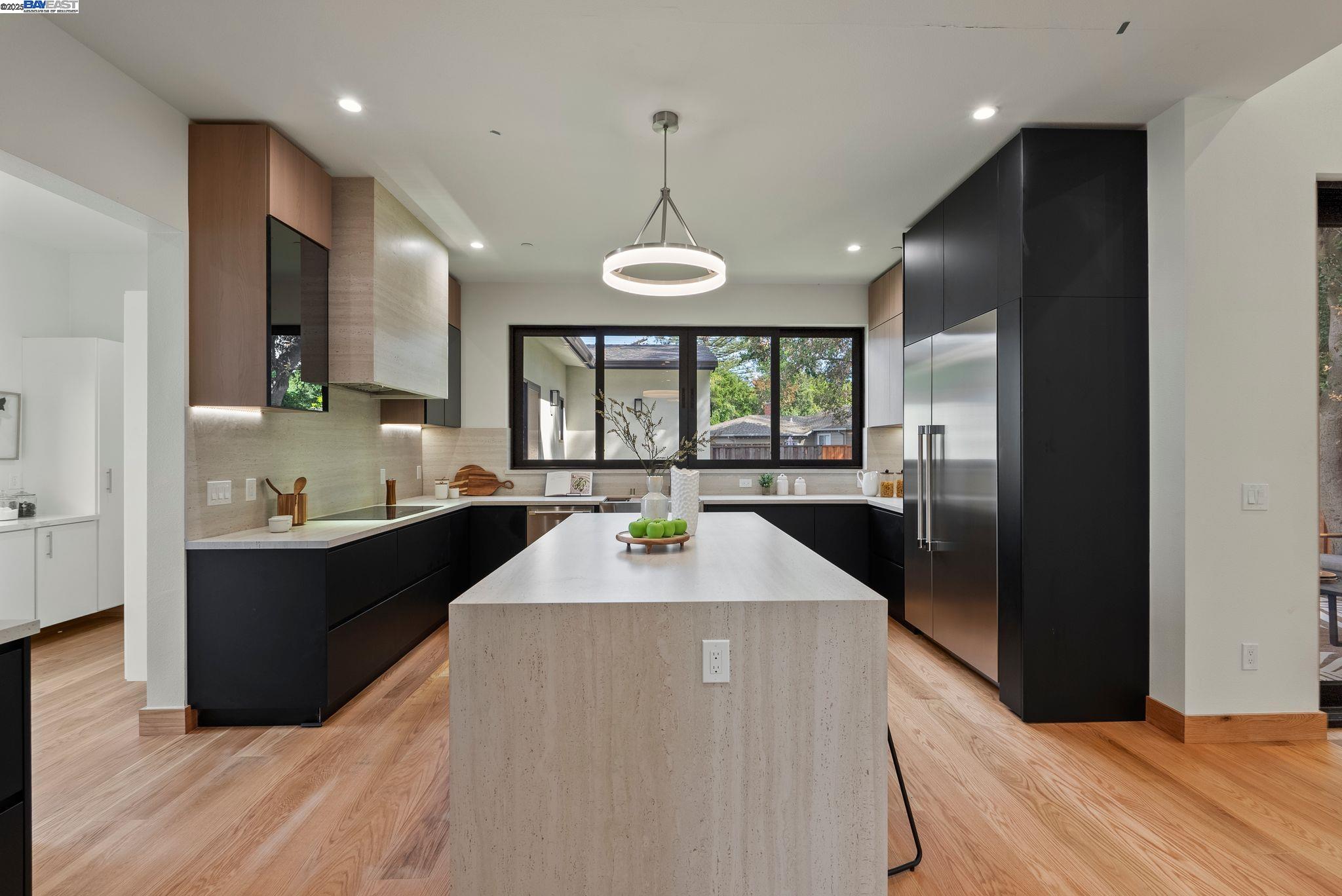 Detail Gallery Image 7 of 60 For 923 Shauna, Palo Alto,  CA 94306 - 6 Beds | 5/1 Baths