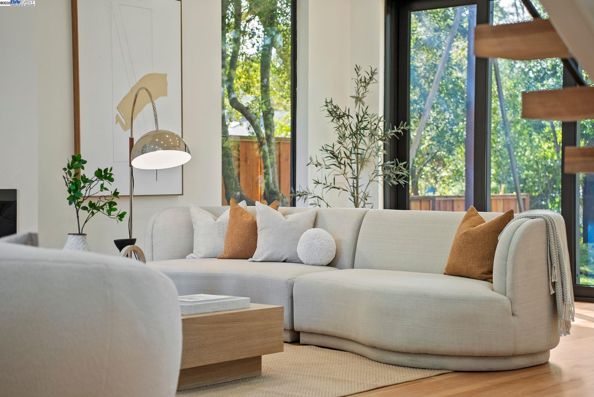 Detail Gallery Image 8 of 60 For 923 Shauna, Palo Alto,  CA 94306 - 6 Beds | 5/1 Baths