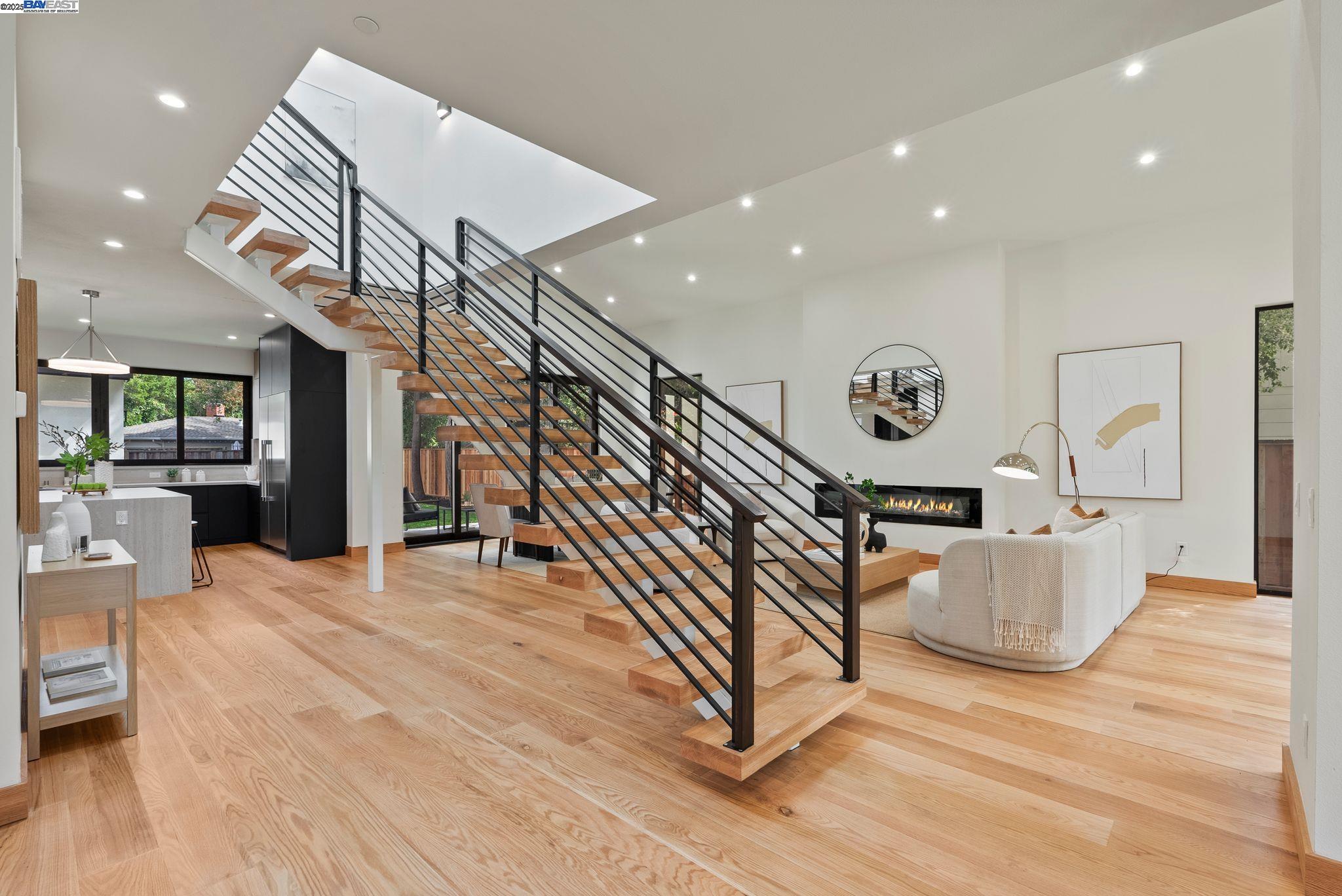 Detail Gallery Image 9 of 60 For 923 Shauna, Palo Alto,  CA 94306 - 6 Beds | 5/1 Baths