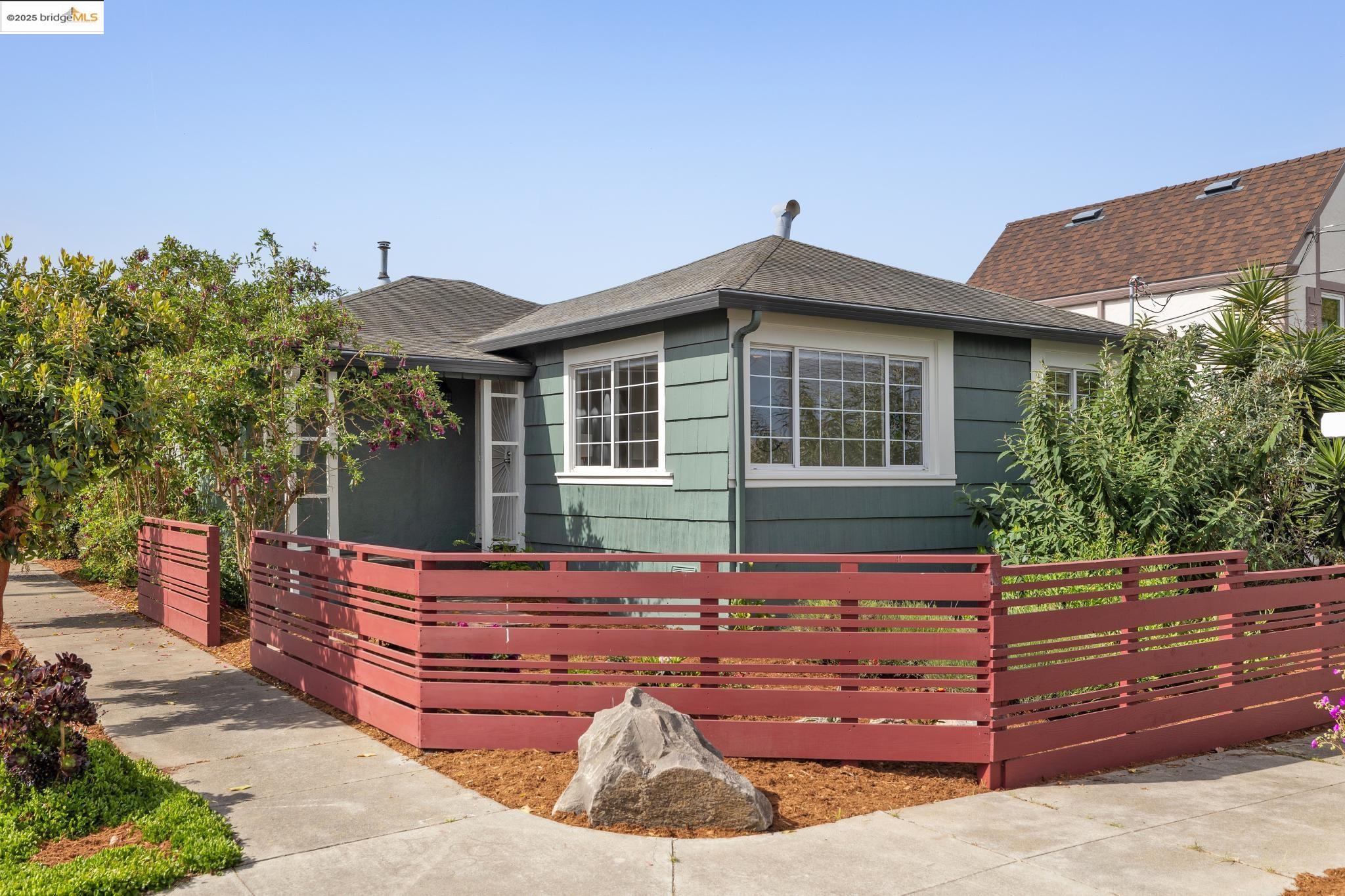 Detail Gallery Image 1 of 1 For 2924 Mcbryde Ave, Richmond,  CA 94804 - 3 Beds | 1 Baths