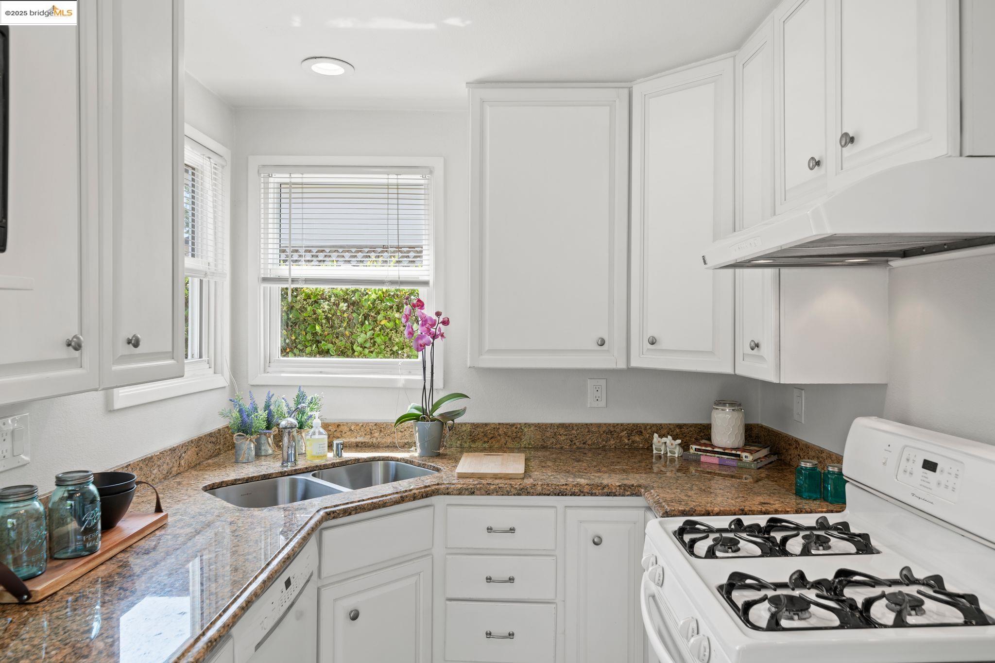 Detail Gallery Image 10 of 30 For 1724 Bayo Vista Ave, San Pablo,  CA 94806 - 2 Beds | 1/1 Baths