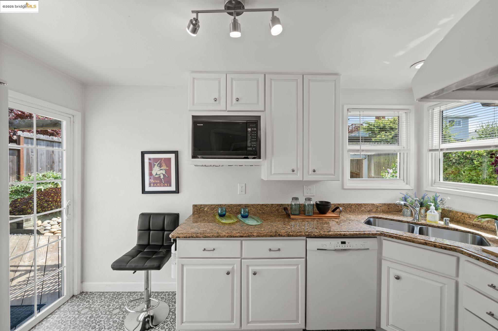 Detail Gallery Image 11 of 30 For 1724 Bayo Vista Ave, San Pablo,  CA 94806 - 2 Beds | 1/1 Baths