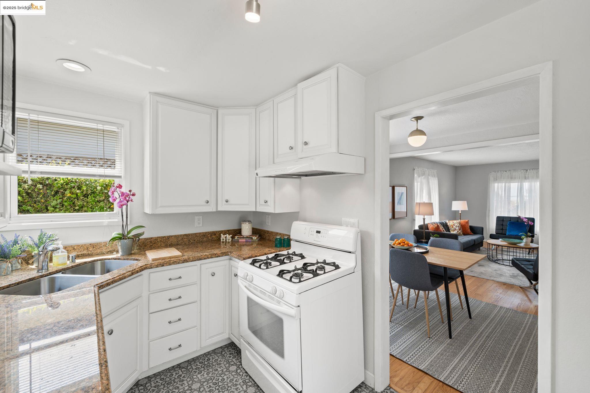 Detail Gallery Image 9 of 30 For 1724 Bayo Vista Ave, San Pablo,  CA 94806 - 2 Beds | 1/1 Baths