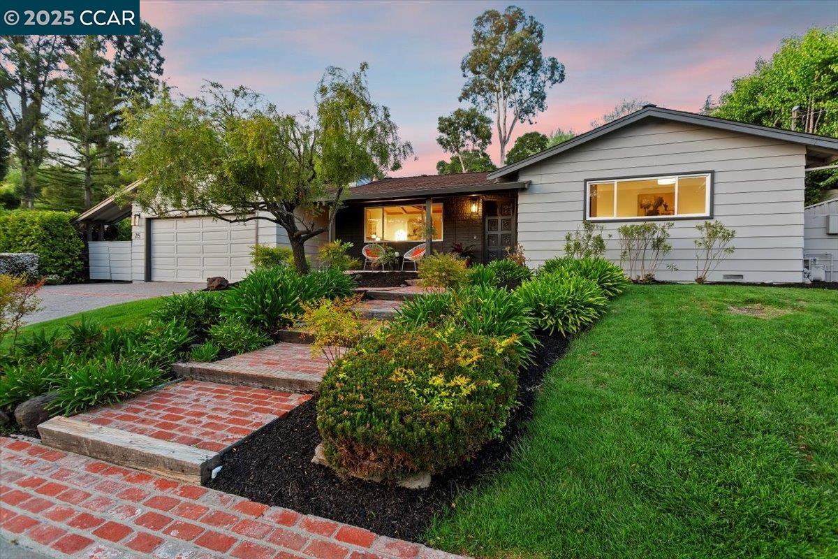 Detail Gallery Image 1 of 1 For 25 Whitehall Dr, Orinda,  CA 94563 - 3 Beds | 2 Baths