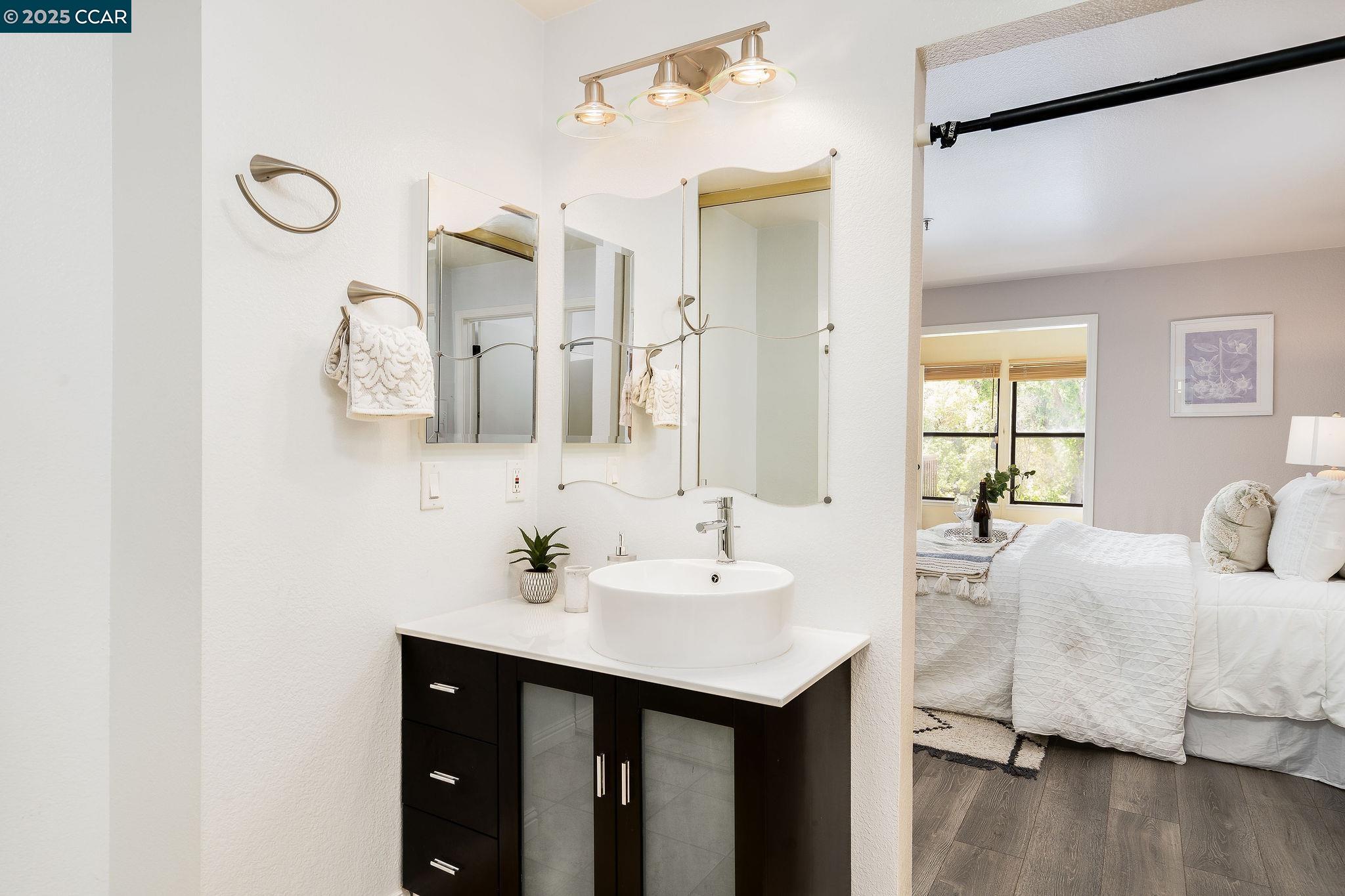 Detail Gallery Image 11 of 27 For 1722 S Villa Way, Walnut Creek,  CA 94595 - 2 Beds | 1/1 Baths