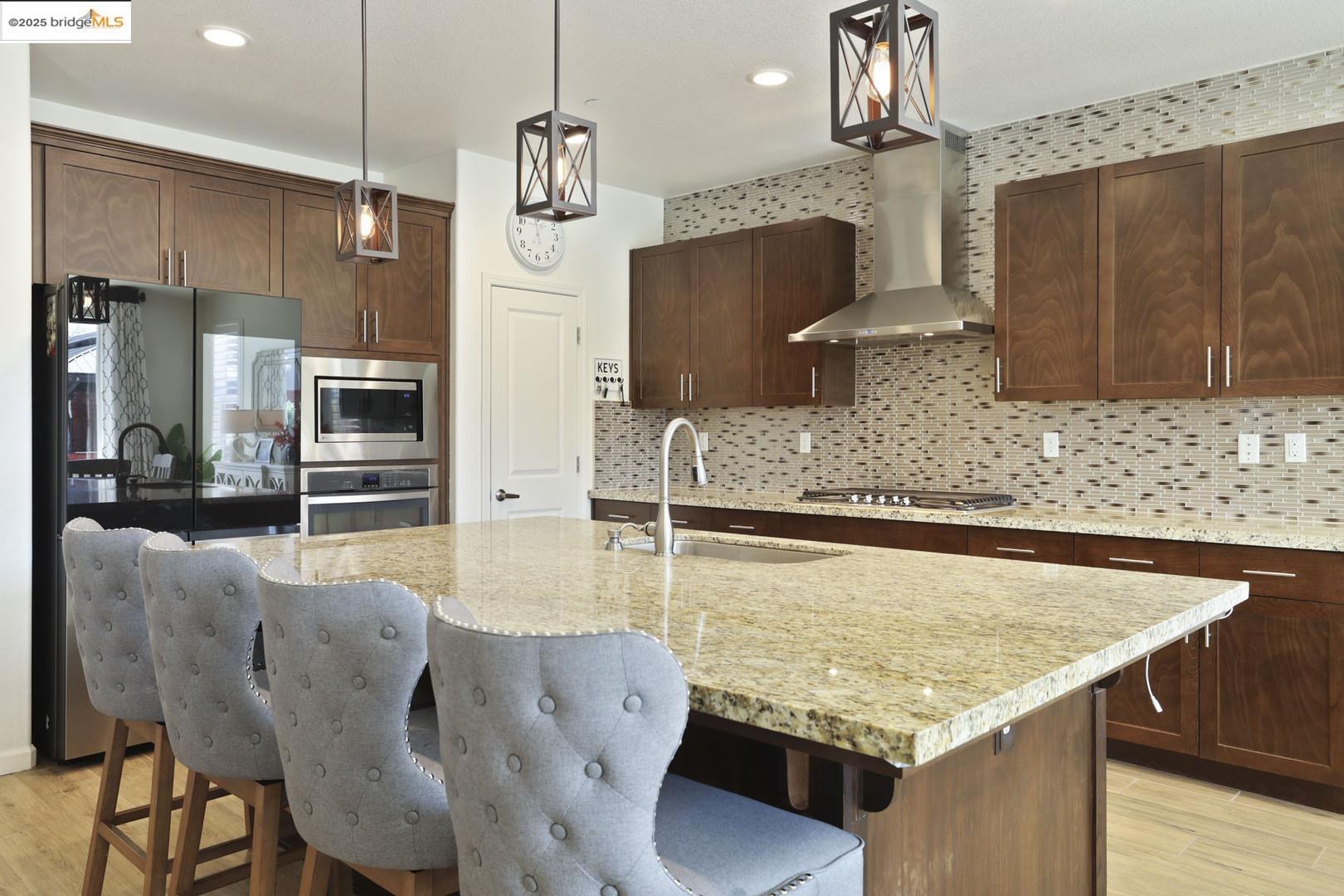 Detail Gallery Image 13 of 60 For 332 Franklin Ln, Ripon,  CA 95366 - 5 Beds | 3 Baths