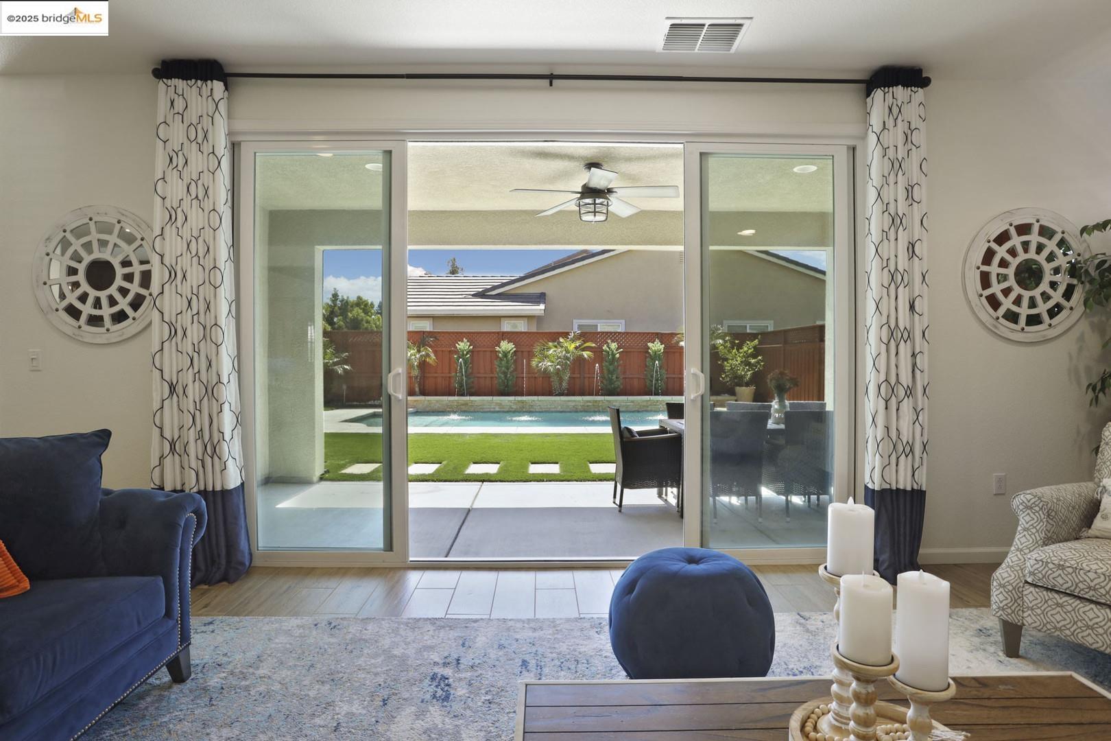 Detail Gallery Image 5 of 60 For 332 Franklin Ln, Ripon,  CA 95366 - 5 Beds | 3 Baths