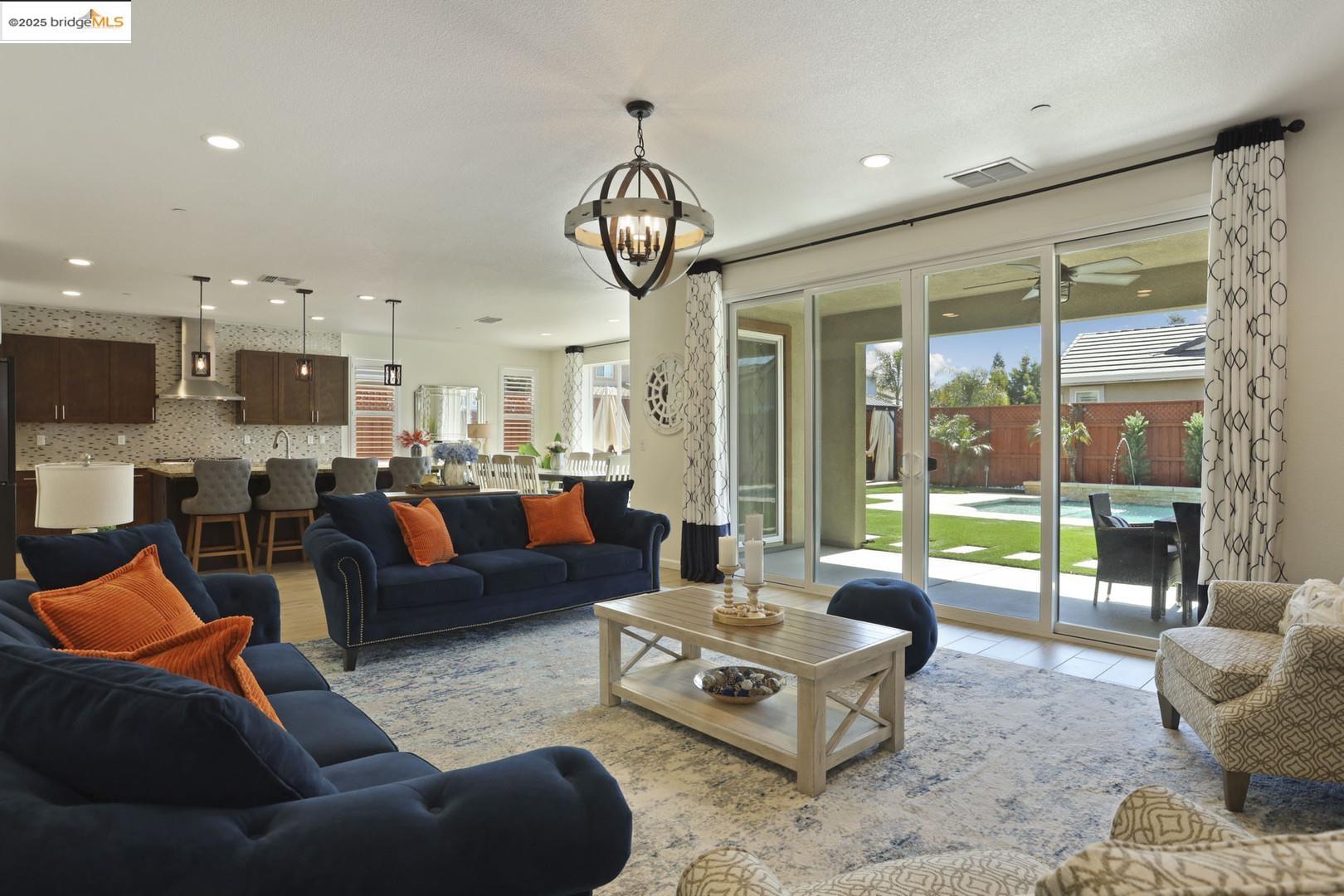 Detail Gallery Image 6 of 60 For 332 Franklin Ln, Ripon,  CA 95366 - 5 Beds | 3 Baths