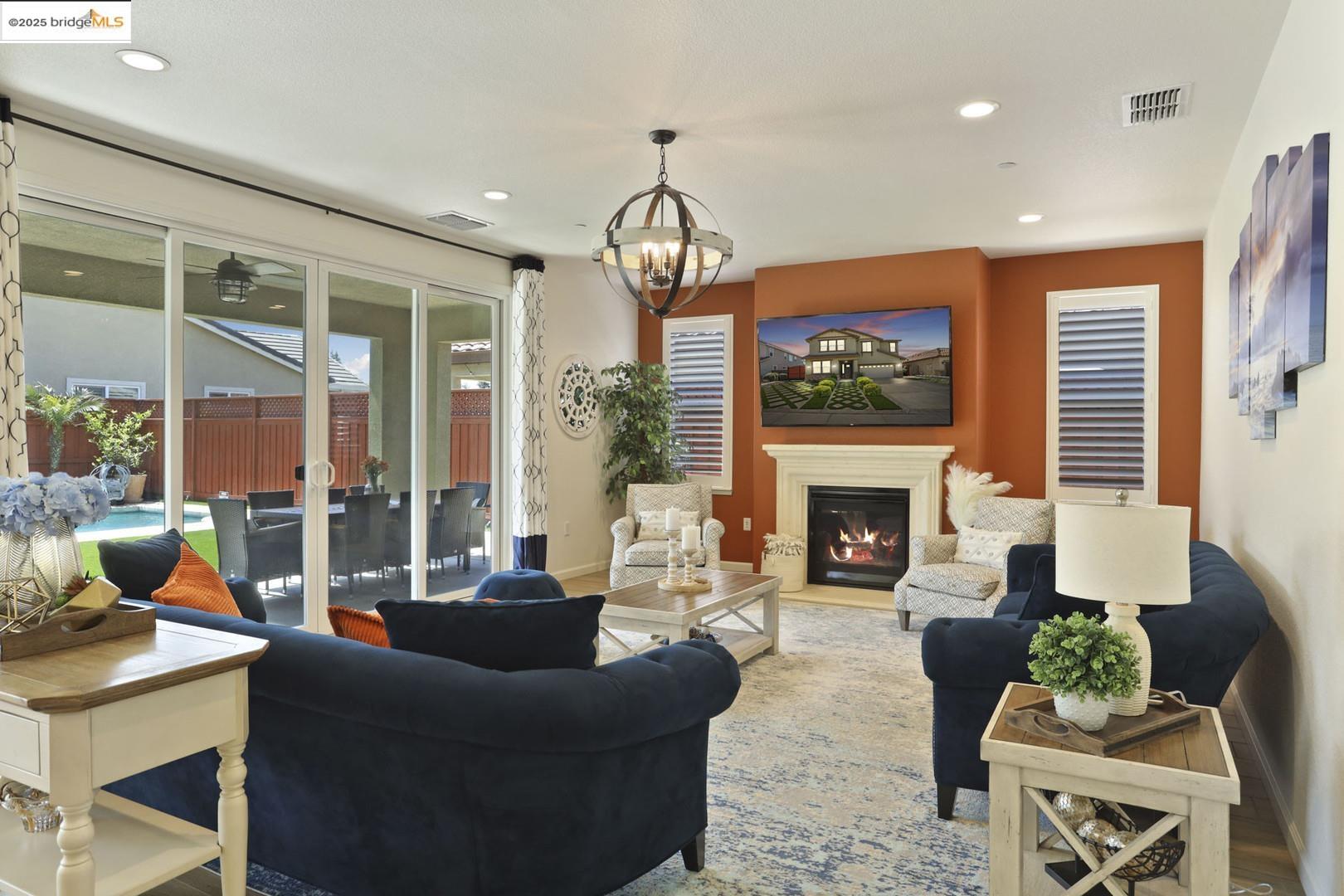 Detail Gallery Image 7 of 60 For 332 Franklin Ln, Ripon,  CA 95366 - 5 Beds | 3 Baths