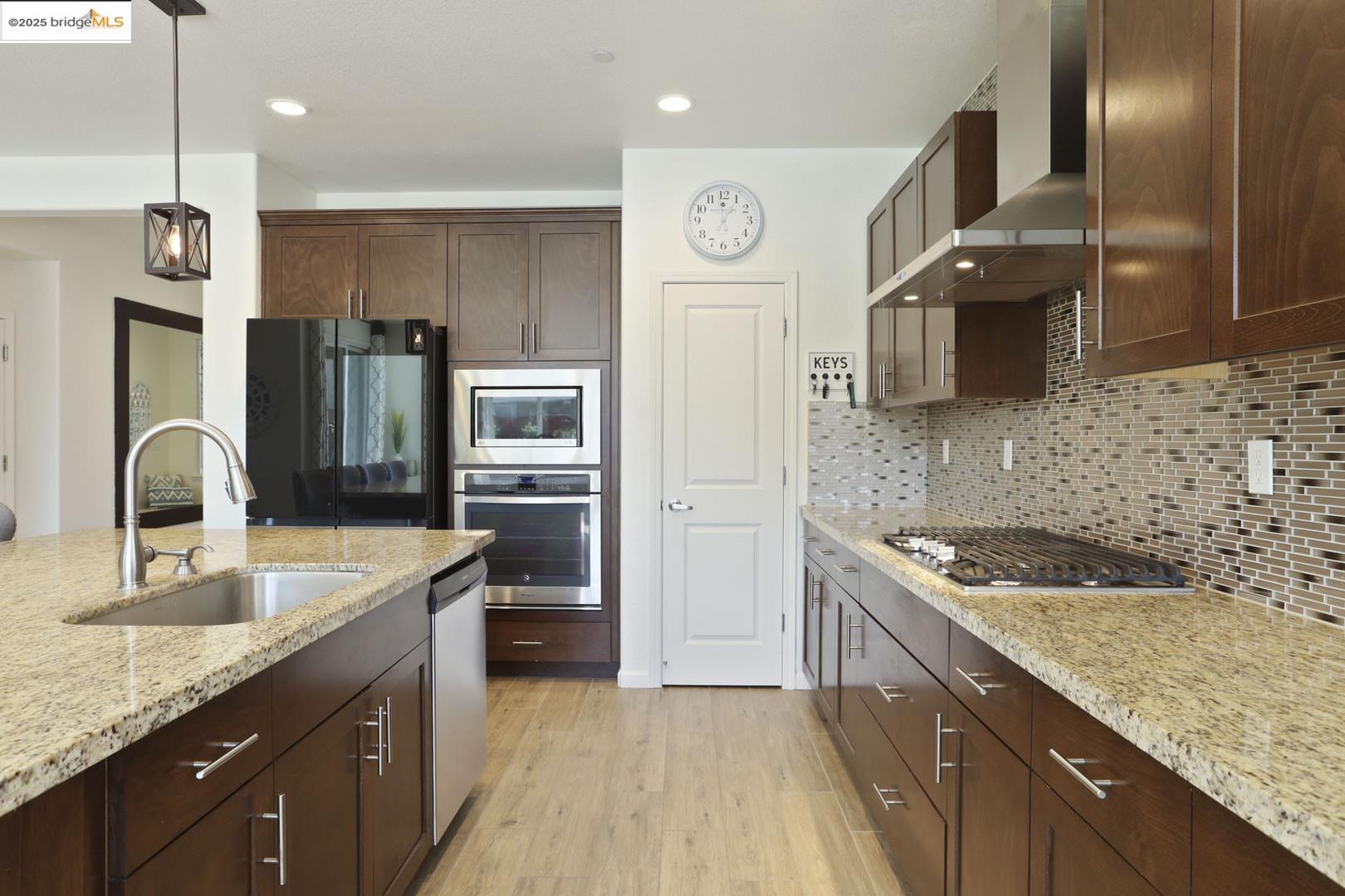 Detail Gallery Image 10 of 60 For 332 Franklin Ln, Ripon,  CA 95366 - 5 Beds | 3 Baths