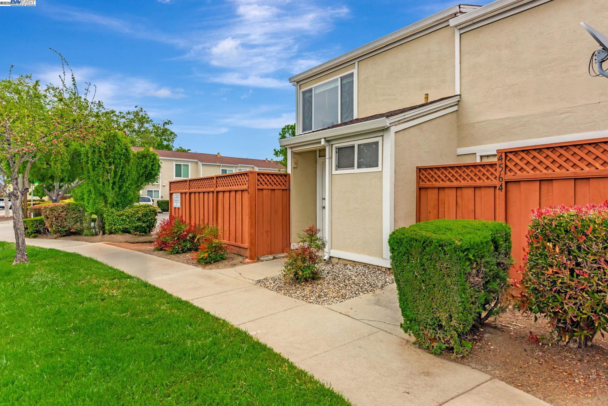 Detail Gallery Image 1 of 43 For 4566 Deerfield Terrace, Fremont,  CA 94538 - 2 Beds | 1/1 Baths