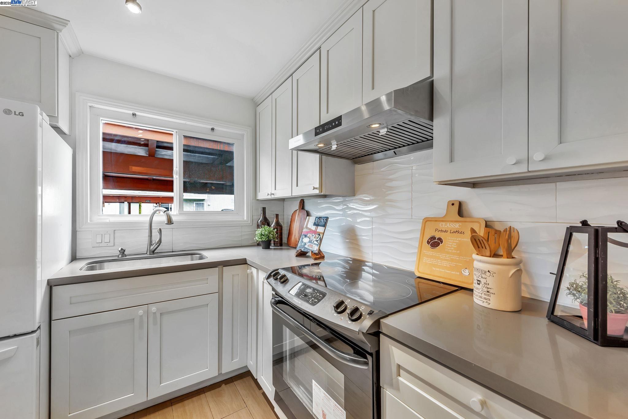 Detail Gallery Image 12 of 43 For 4566 Deerfield Terrace, Fremont,  CA 94538 - 2 Beds | 1/1 Baths