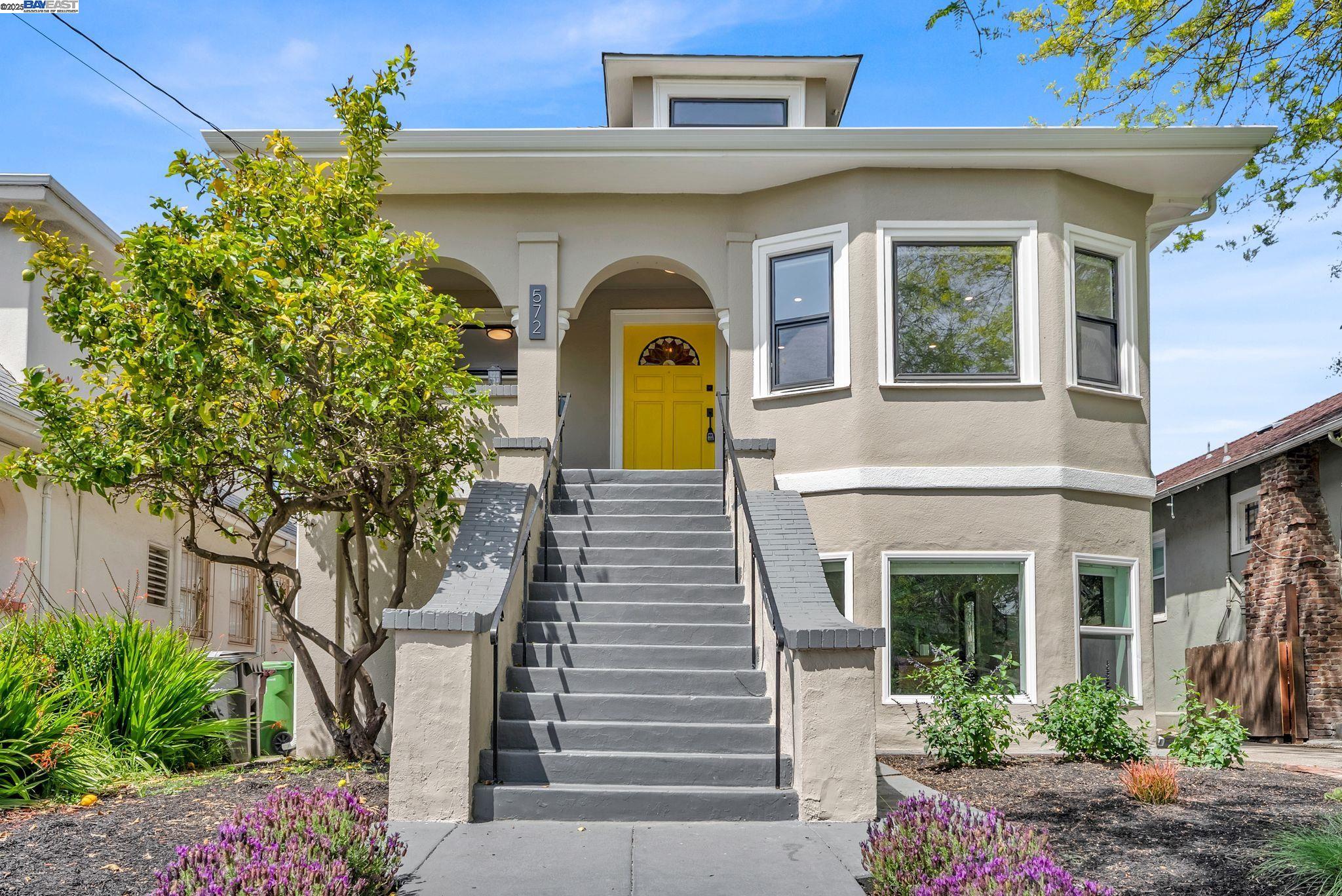 Detail Gallery Image 1 of 1 For 572 62nd St, Oakland,  CA 94609 - 6 Beds | 4 Baths