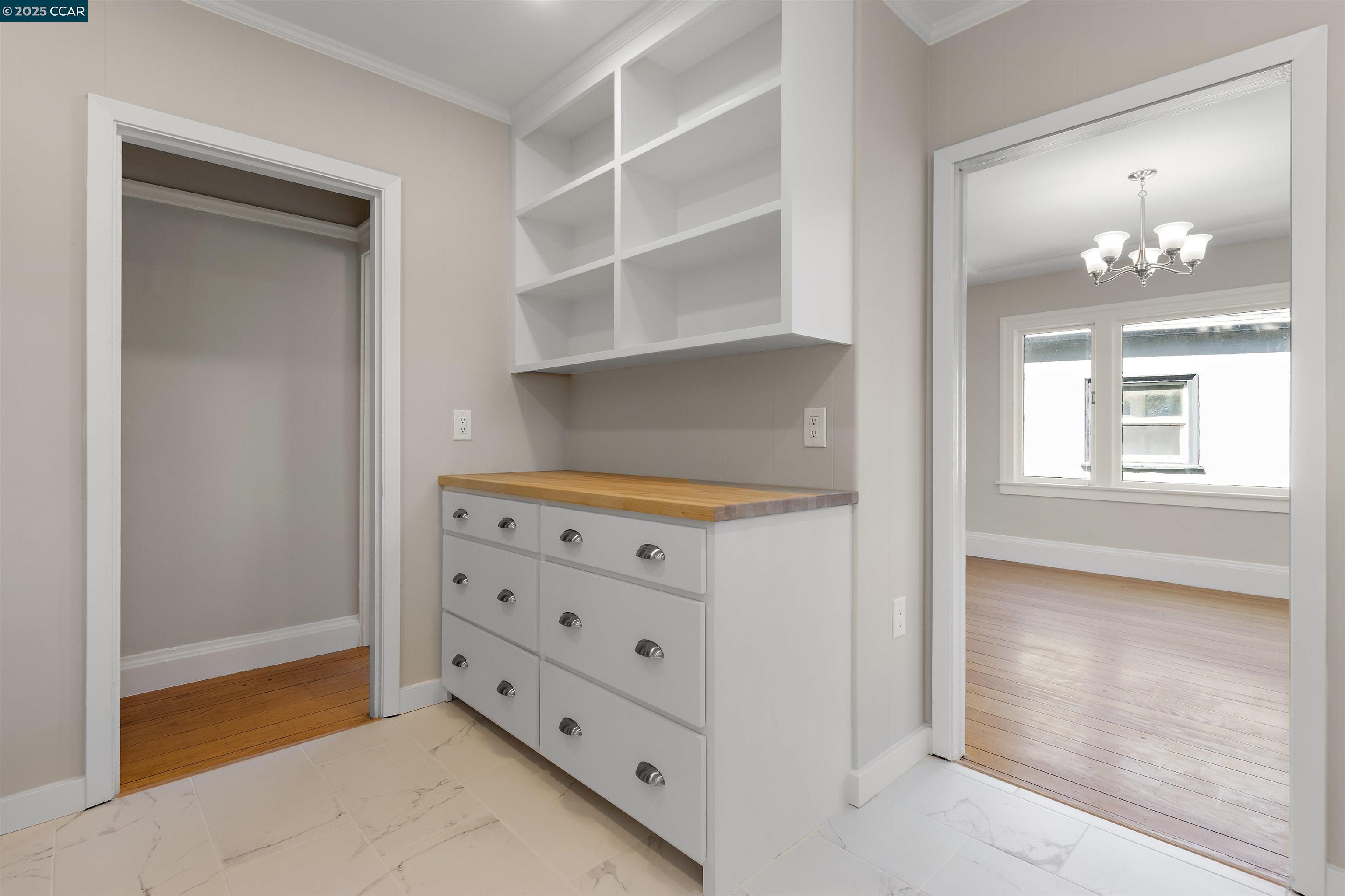 Detail Gallery Image 13 of 48 For 3747 Park Boulevard Way, Oakland,  CA 94610 - 3 Beds | 2 Baths