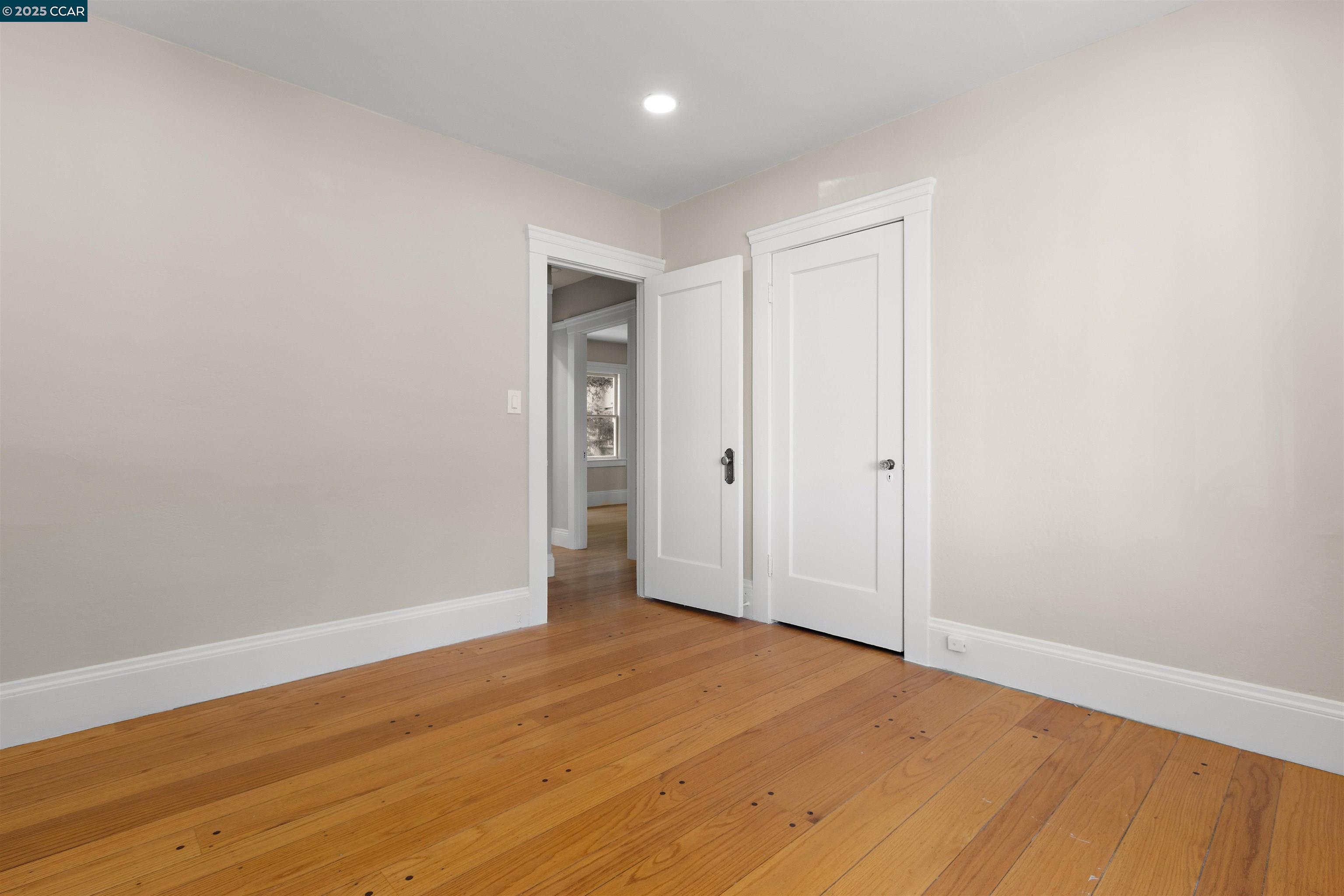 Detail Gallery Image 18 of 48 For 3747 Park Boulevard Way, Oakland,  CA 94610 - 3 Beds | 2 Baths