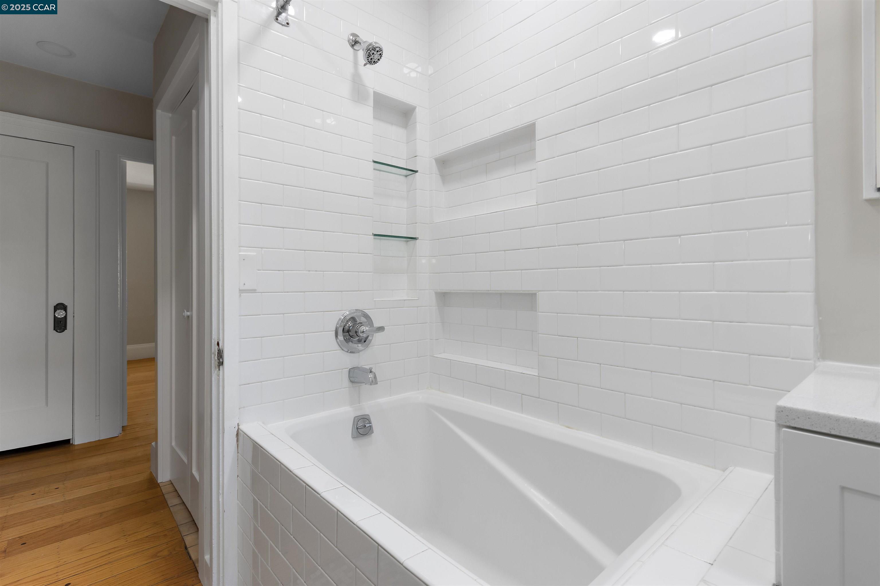 Detail Gallery Image 20 of 48 For 3747 Park Boulevard Way, Oakland,  CA 94610 - 3 Beds | 2 Baths