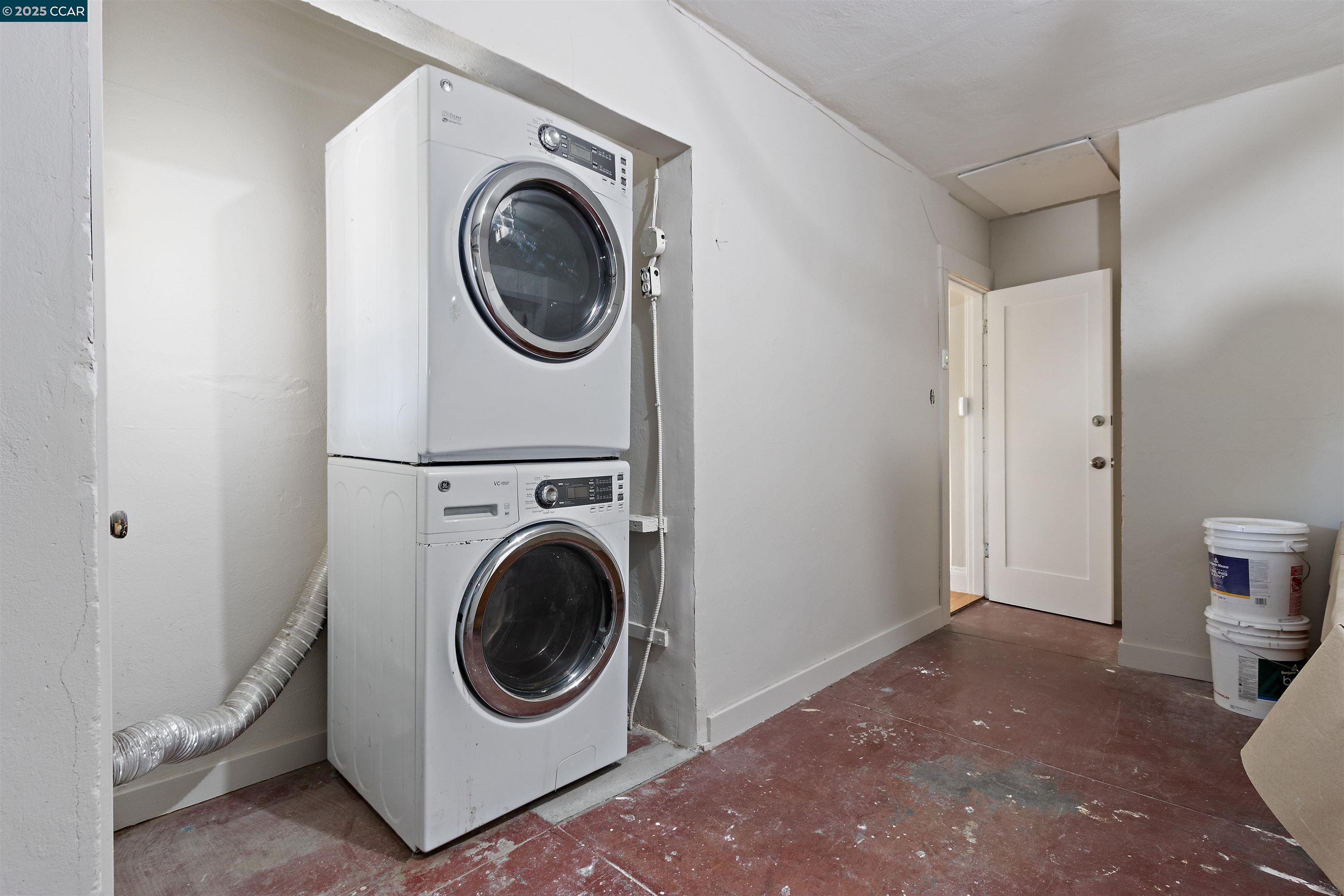 Detail Gallery Image 21 of 48 For 3747 Park Boulevard Way, Oakland,  CA 94610 - 3 Beds | 2 Baths