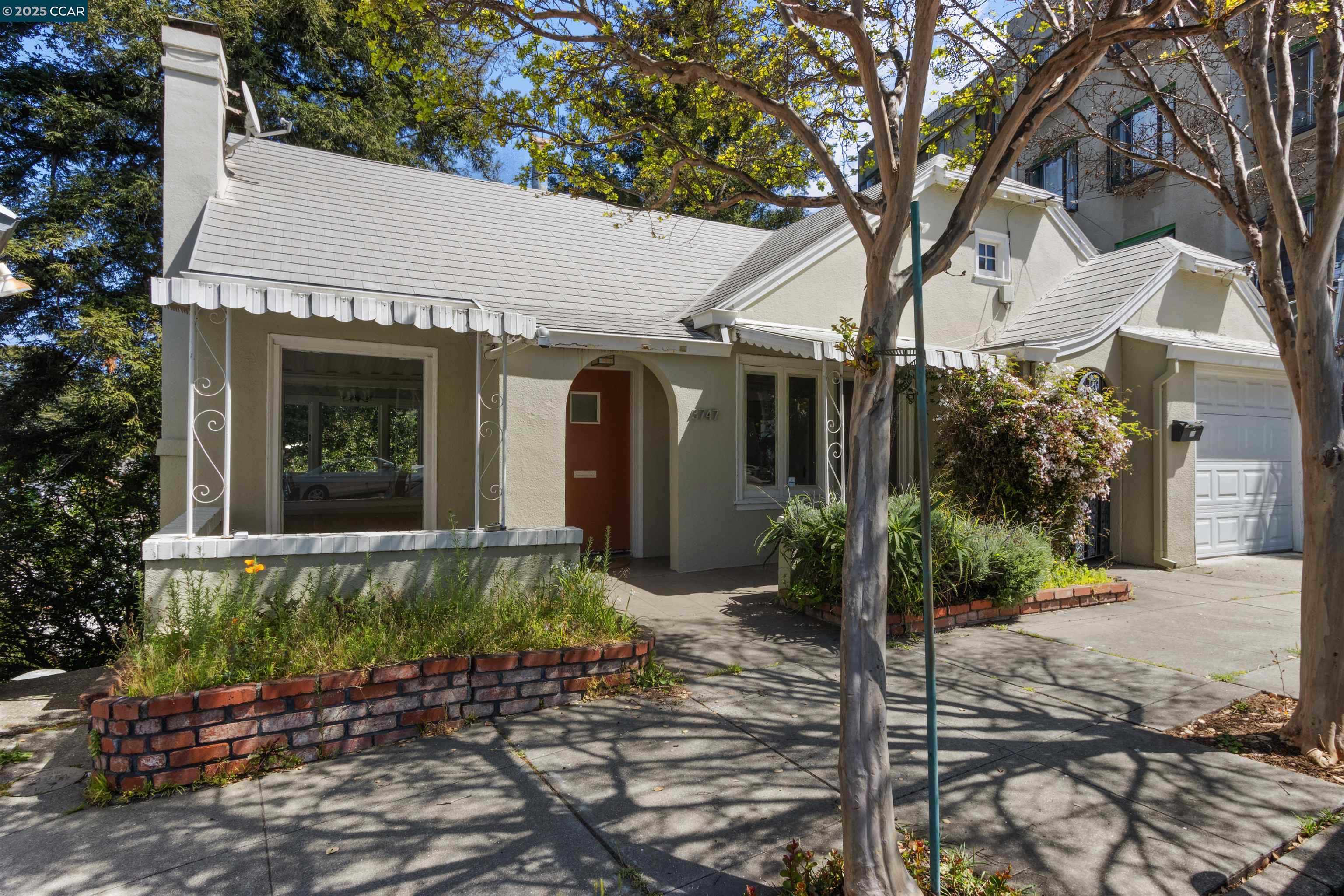 Detail Gallery Image 22 of 48 For 3747 Park Boulevard Way, Oakland,  CA 94610 - 3 Beds | 2 Baths