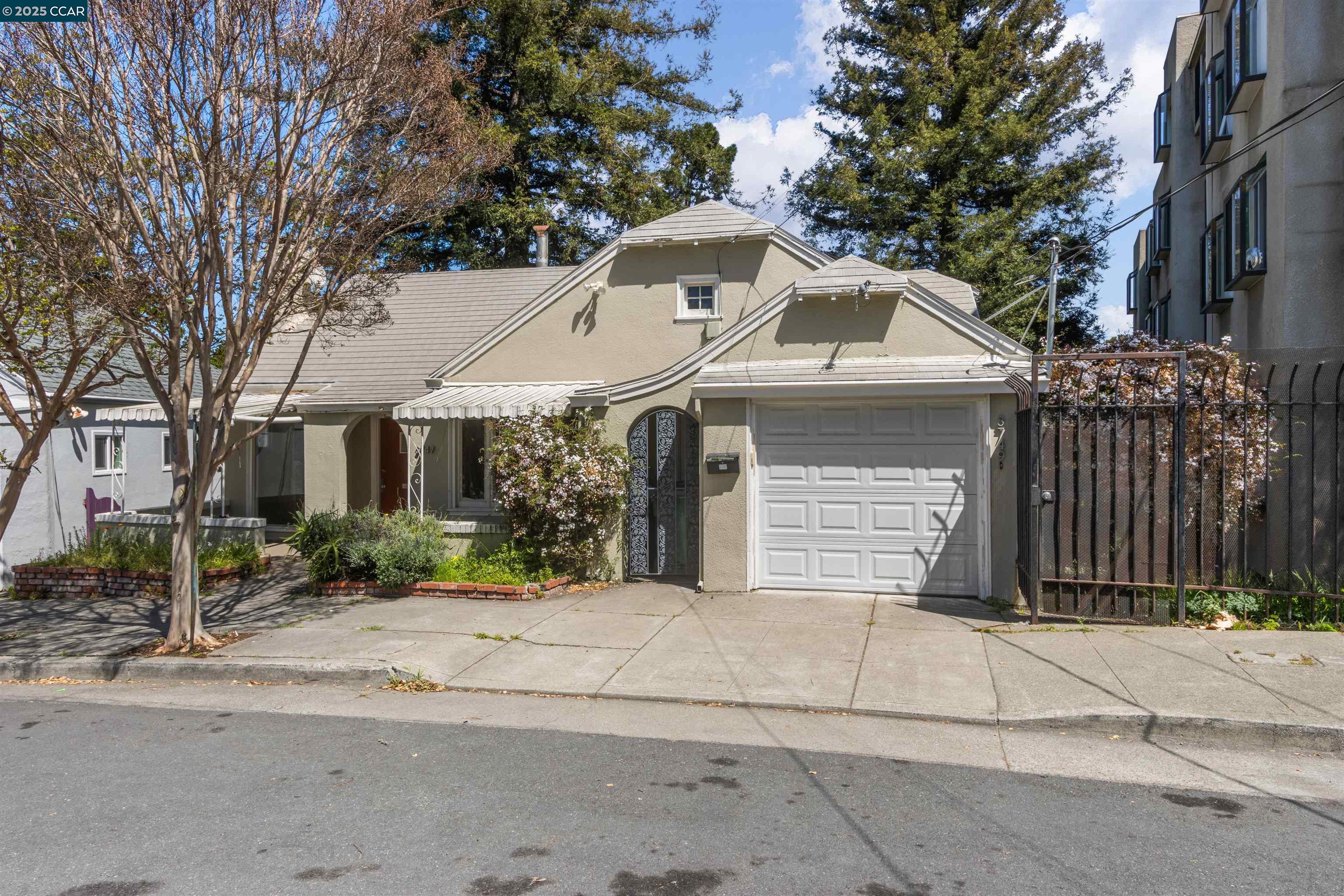 Detail Gallery Image 23 of 48 For 3747 Park Boulevard Way, Oakland,  CA 94610 - 3 Beds | 2 Baths