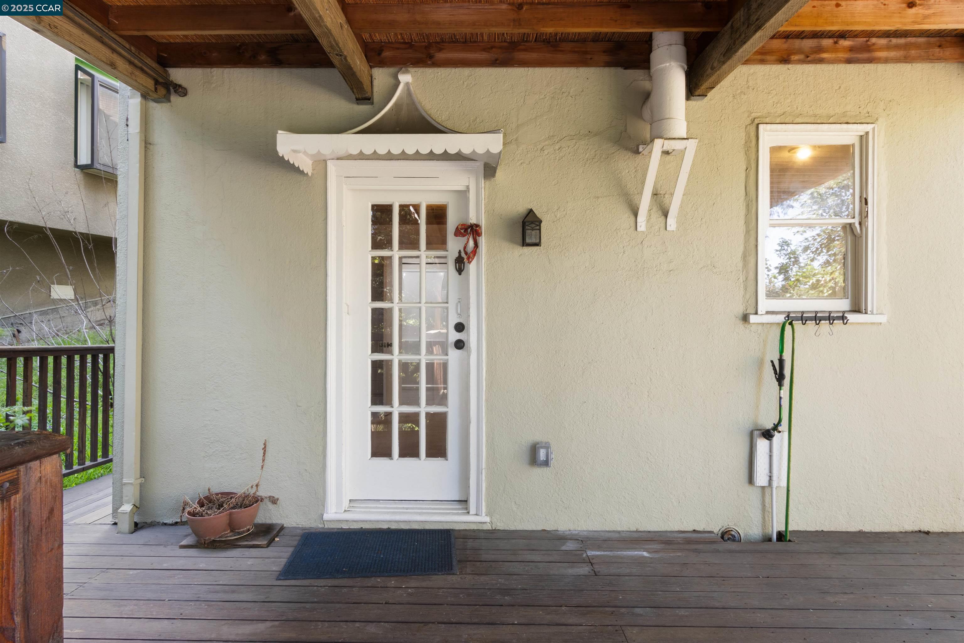 Detail Gallery Image 25 of 48 For 3747 Park Boulevard Way, Oakland,  CA 94610 - 3 Beds | 2 Baths