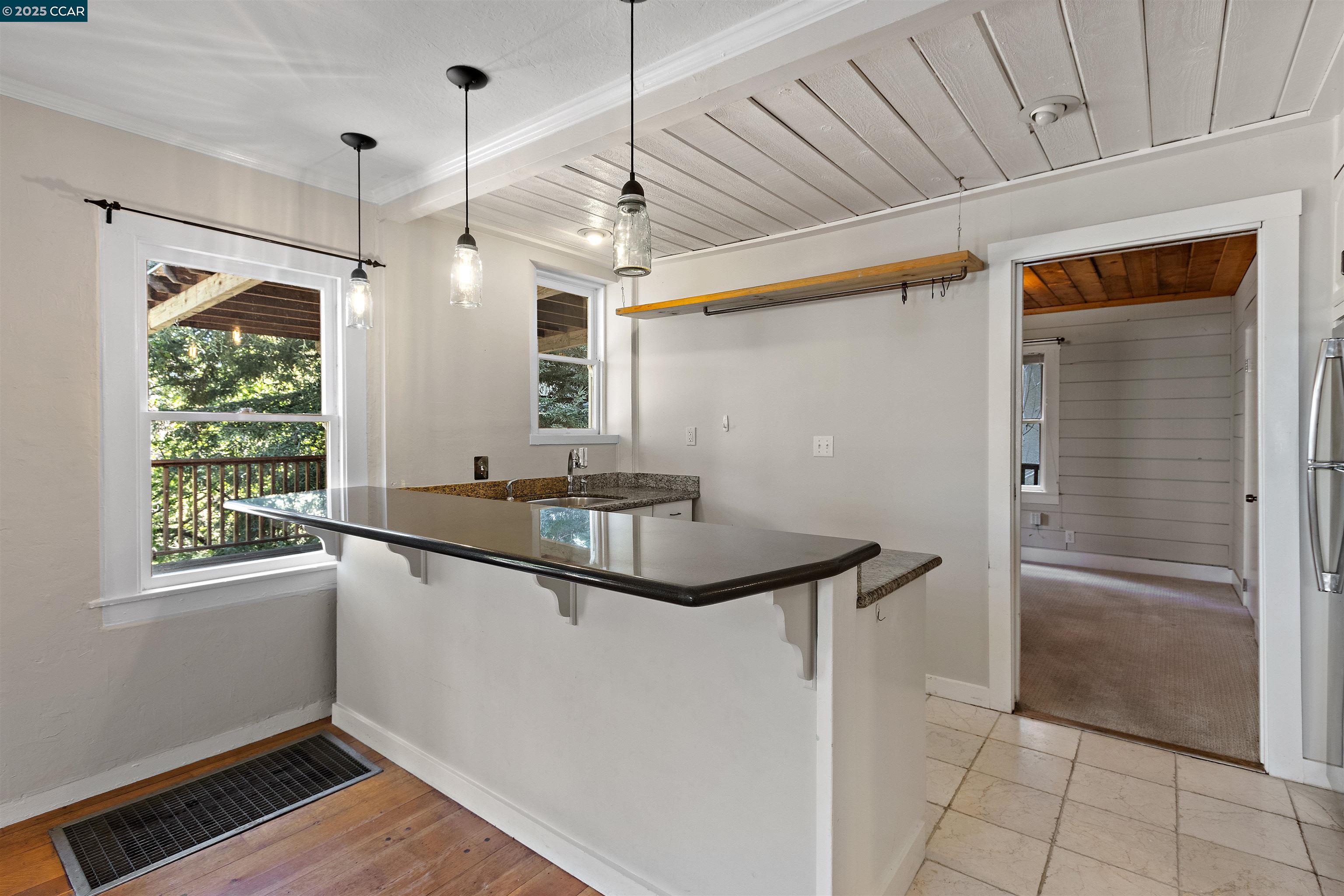Detail Gallery Image 30 of 48 For 3747 Park Boulevard Way, Oakland,  CA 94610 - 3 Beds | 2 Baths