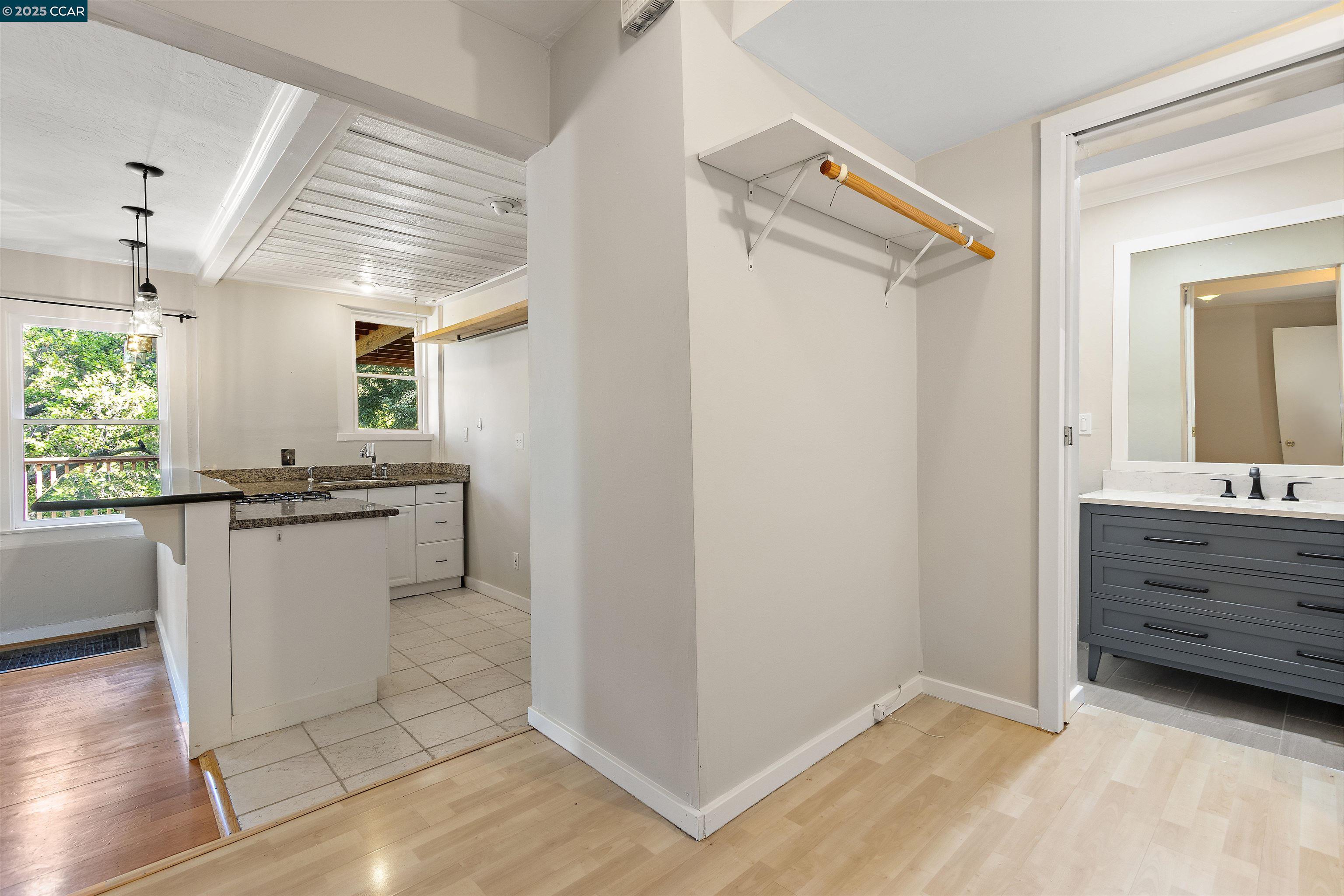 Detail Gallery Image 38 of 48 For 3747 Park Boulevard Way, Oakland,  CA 94610 - 3 Beds | 2 Baths