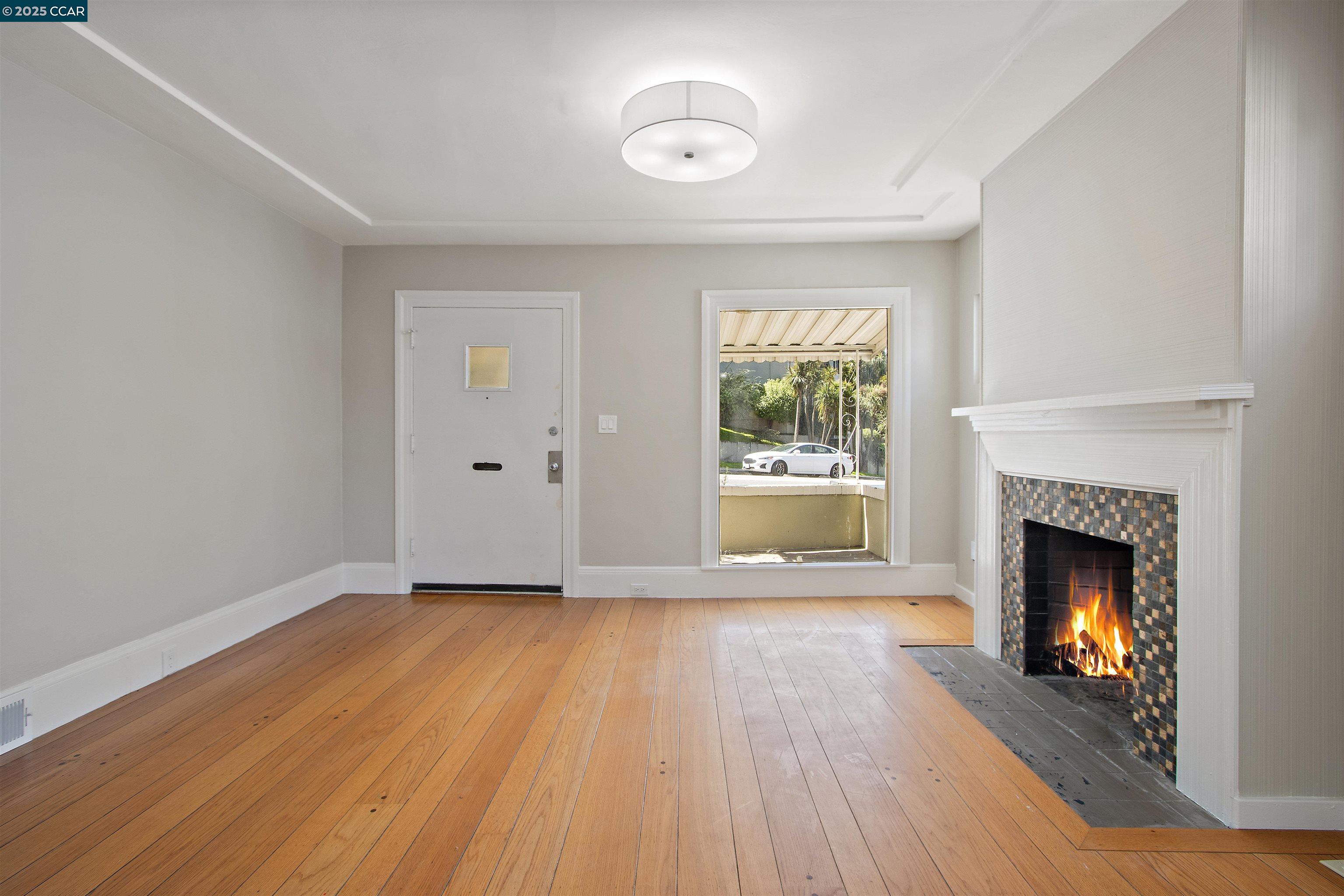 Detail Gallery Image 10 of 48 For 3747 Park Boulevard Way, Oakland,  CA 94610 - 3 Beds | 2 Baths