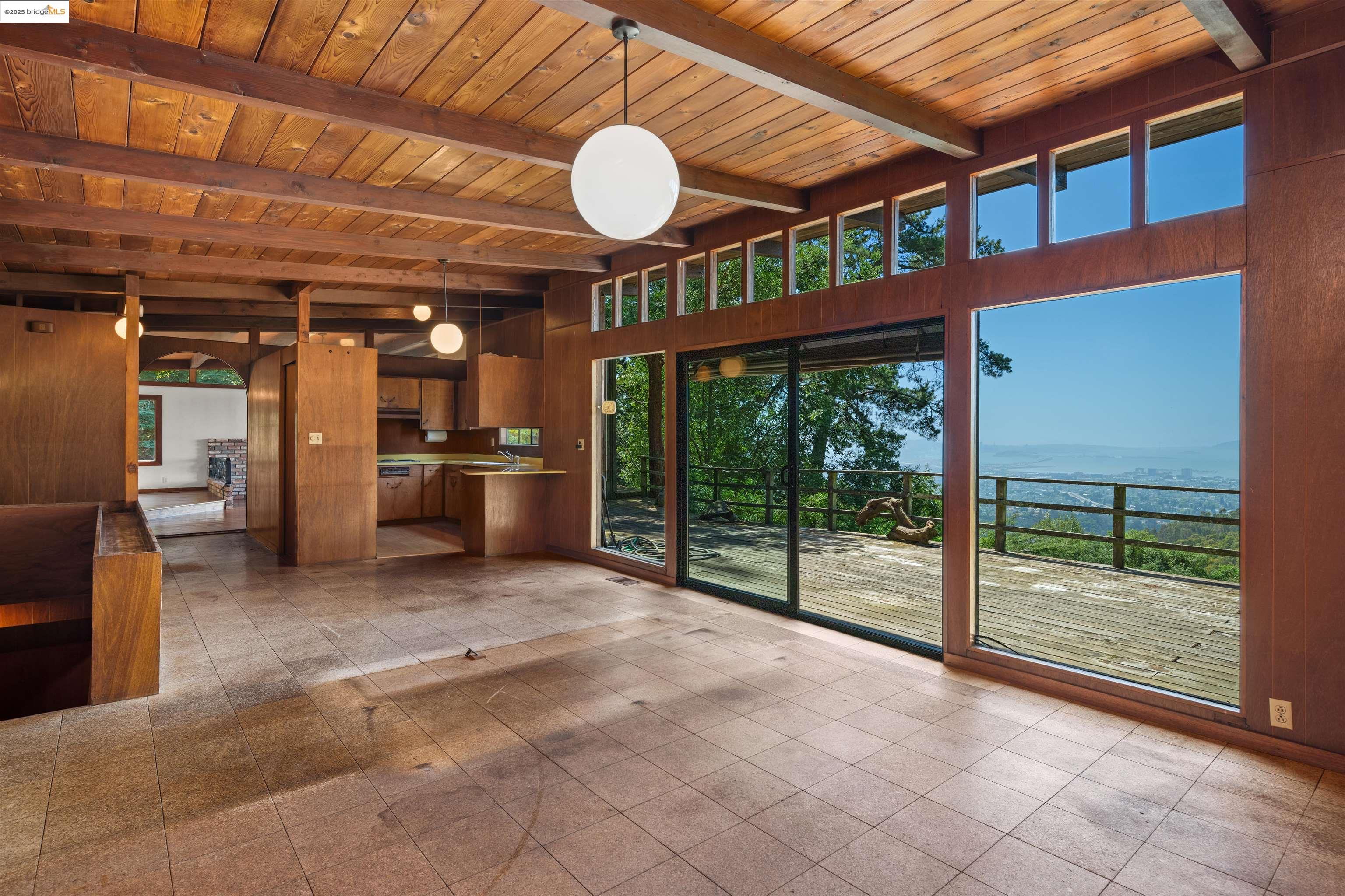 Detail Gallery Image 1 of 1 For 6032 Skyline Blvd, Oakland,  CA 94611 - 4 Beds | 2/1 Baths