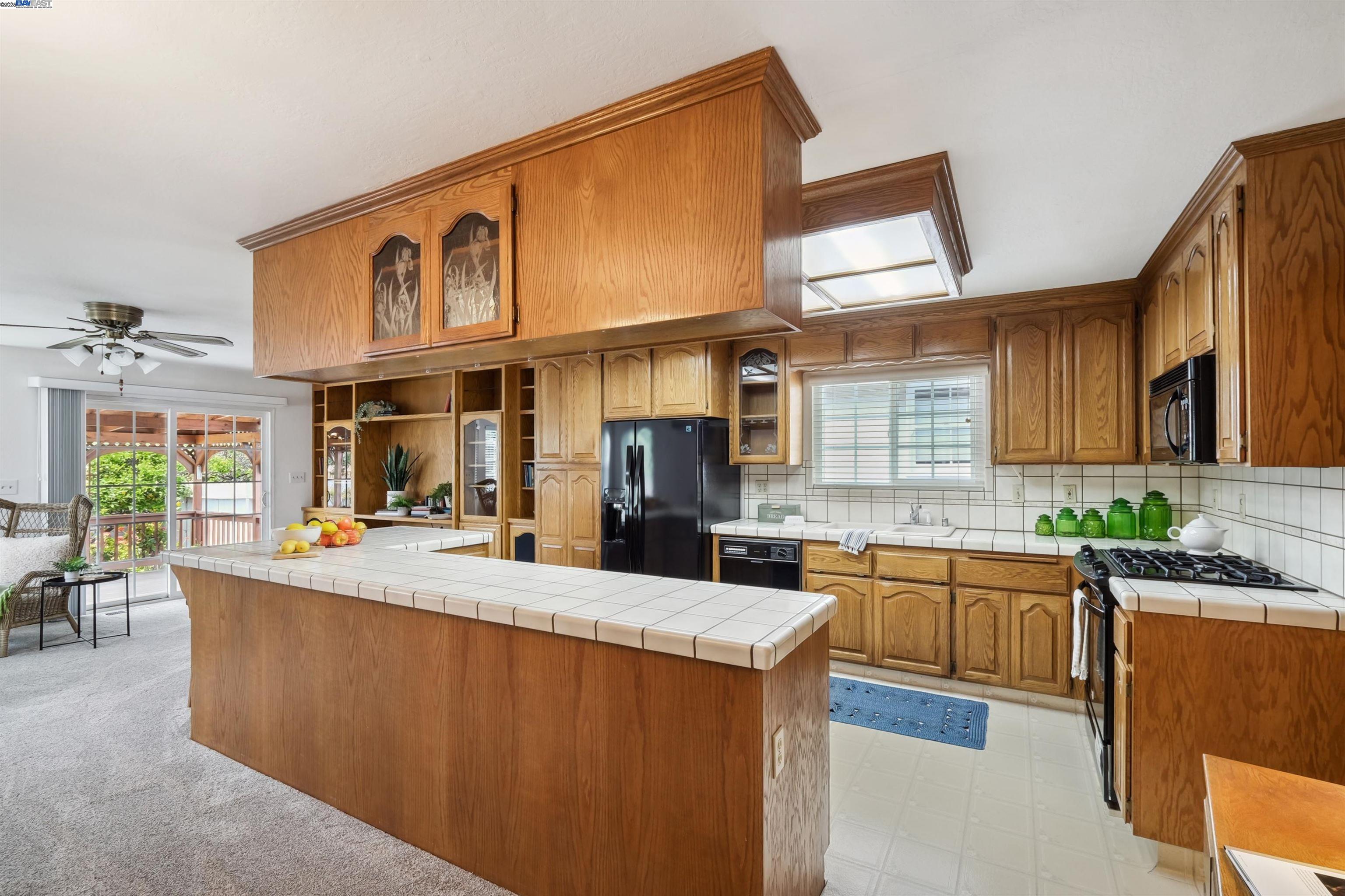 Detail Gallery Image 11 of 30 For 17039 via Pasatiempo, San Lorenzo,  CA 94580 - 3 Beds | 1 Baths