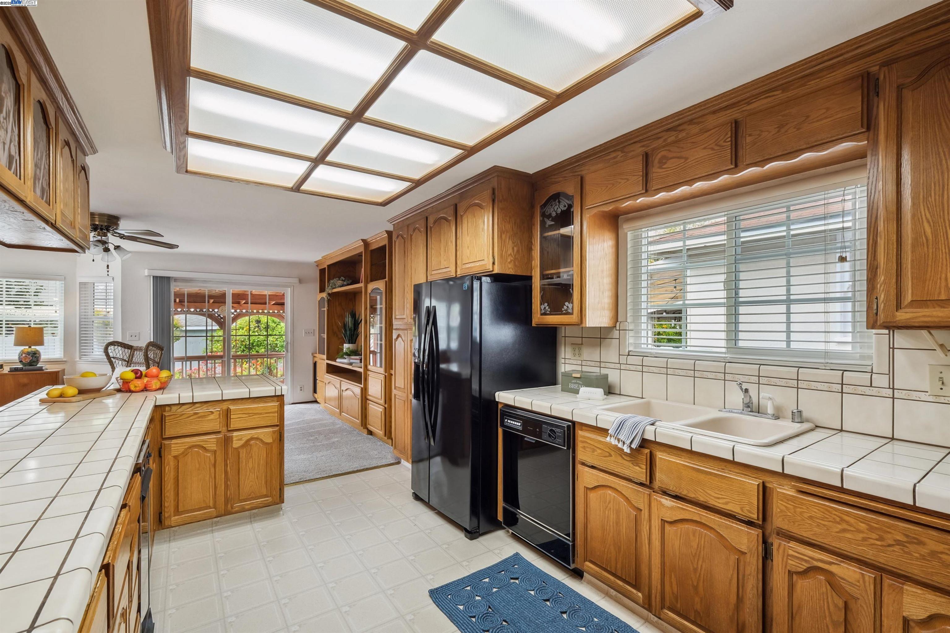 Detail Gallery Image 12 of 30 For 17039 via Pasatiempo, San Lorenzo,  CA 94580 - 3 Beds | 1 Baths